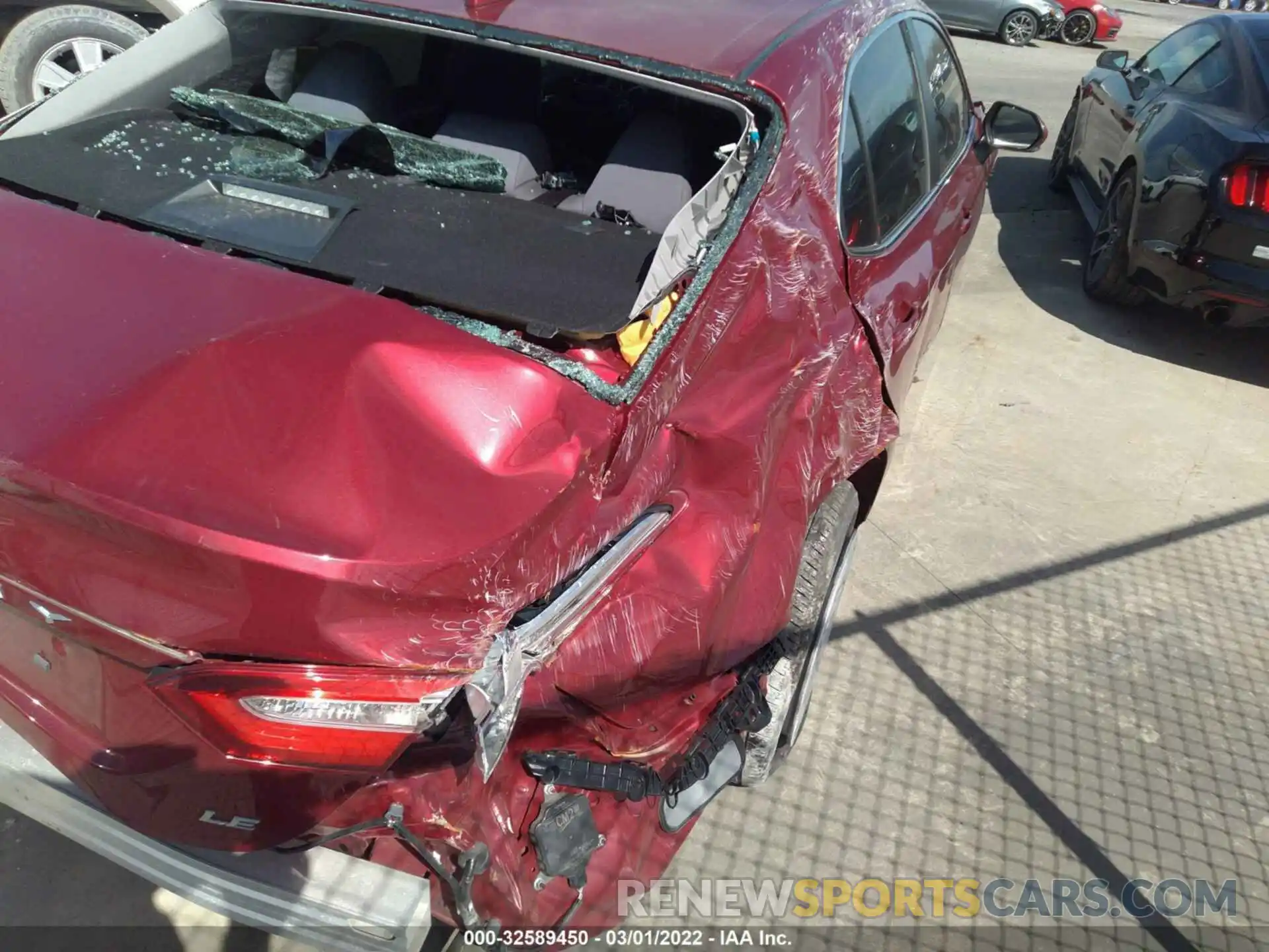 4 Photograph of a damaged car 4T1L11AK3LU334340 TOYOTA CAMRY 2020