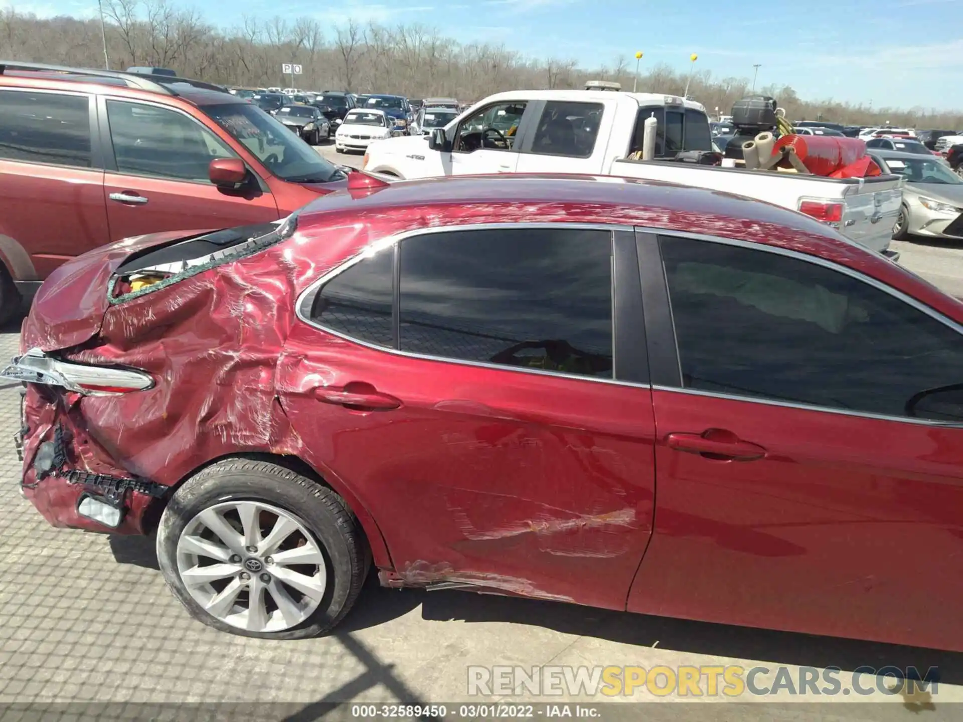 6 Photograph of a damaged car 4T1L11AK3LU334340 TOYOTA CAMRY 2020