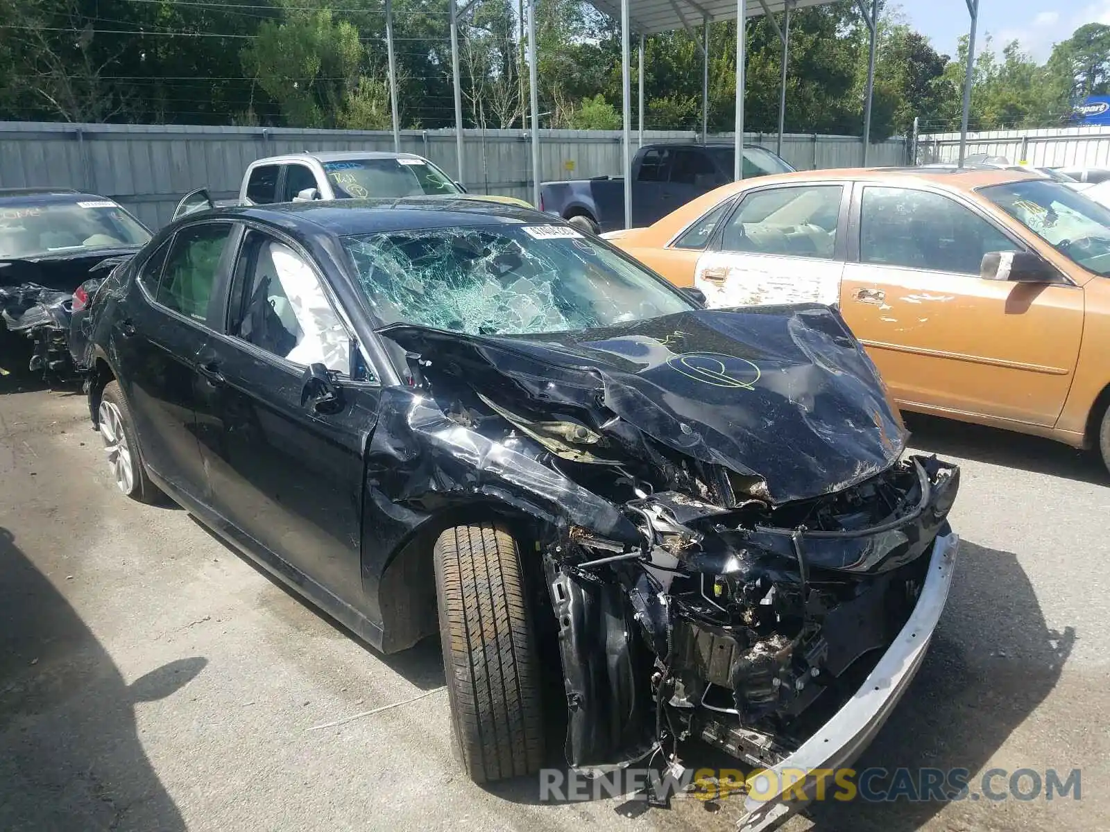 1 Photograph of a damaged car 4T1L11AK3LU909584 TOYOTA CAMRY 2020