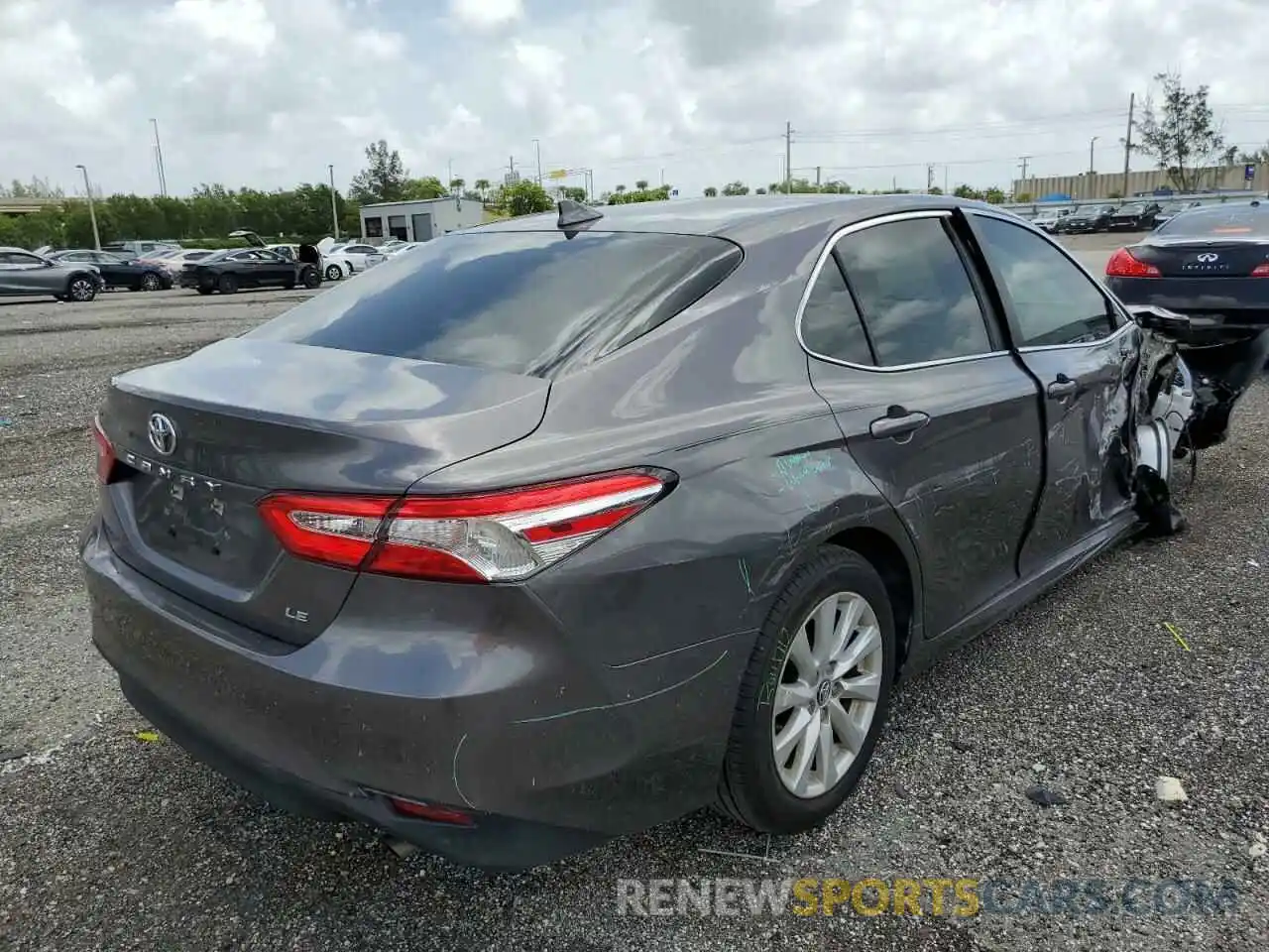 4 Photograph of a damaged car 4T1L11AK3LU920472 TOYOTA CAMRY 2020