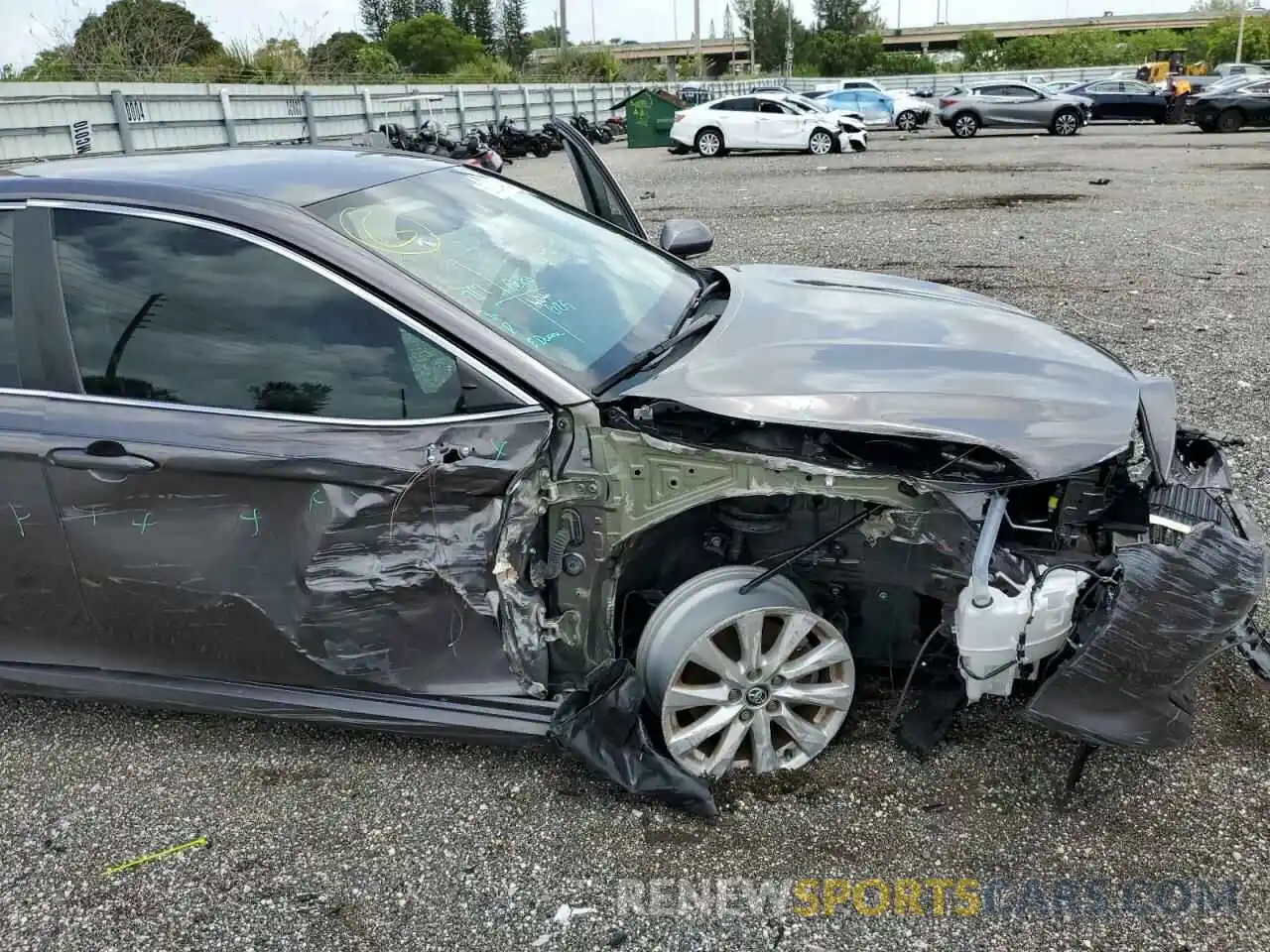 9 Photograph of a damaged car 4T1L11AK3LU920472 TOYOTA CAMRY 2020