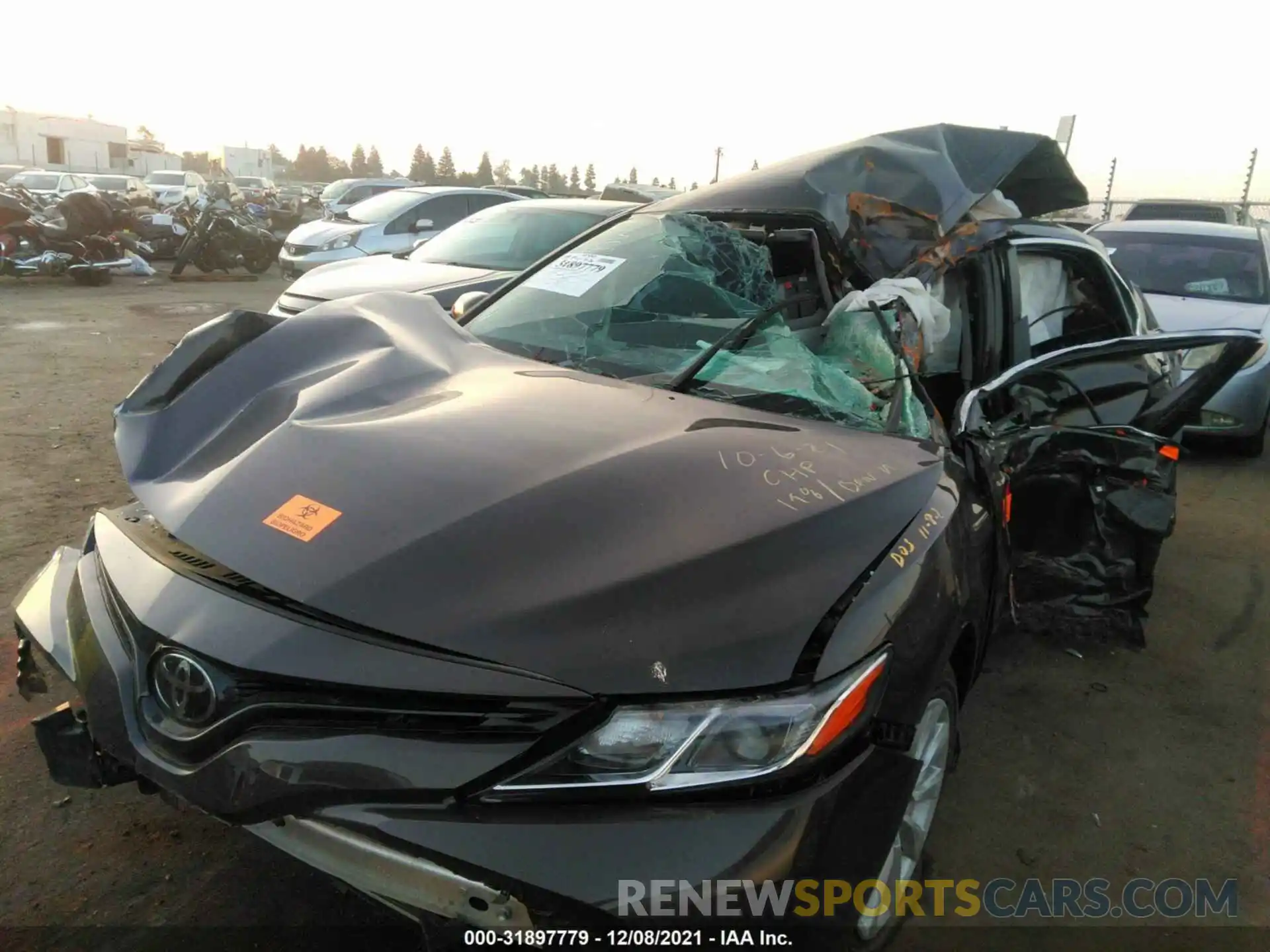 6 Photograph of a damaged car 4T1L11AK3LU926529 TOYOTA CAMRY 2020