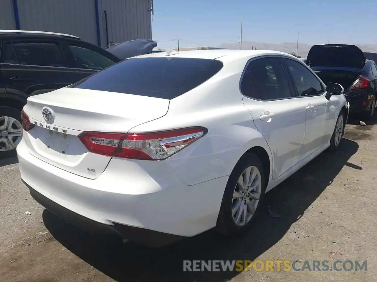 4 Photograph of a damaged car 4T1L11AK3LU937739 TOYOTA CAMRY 2020