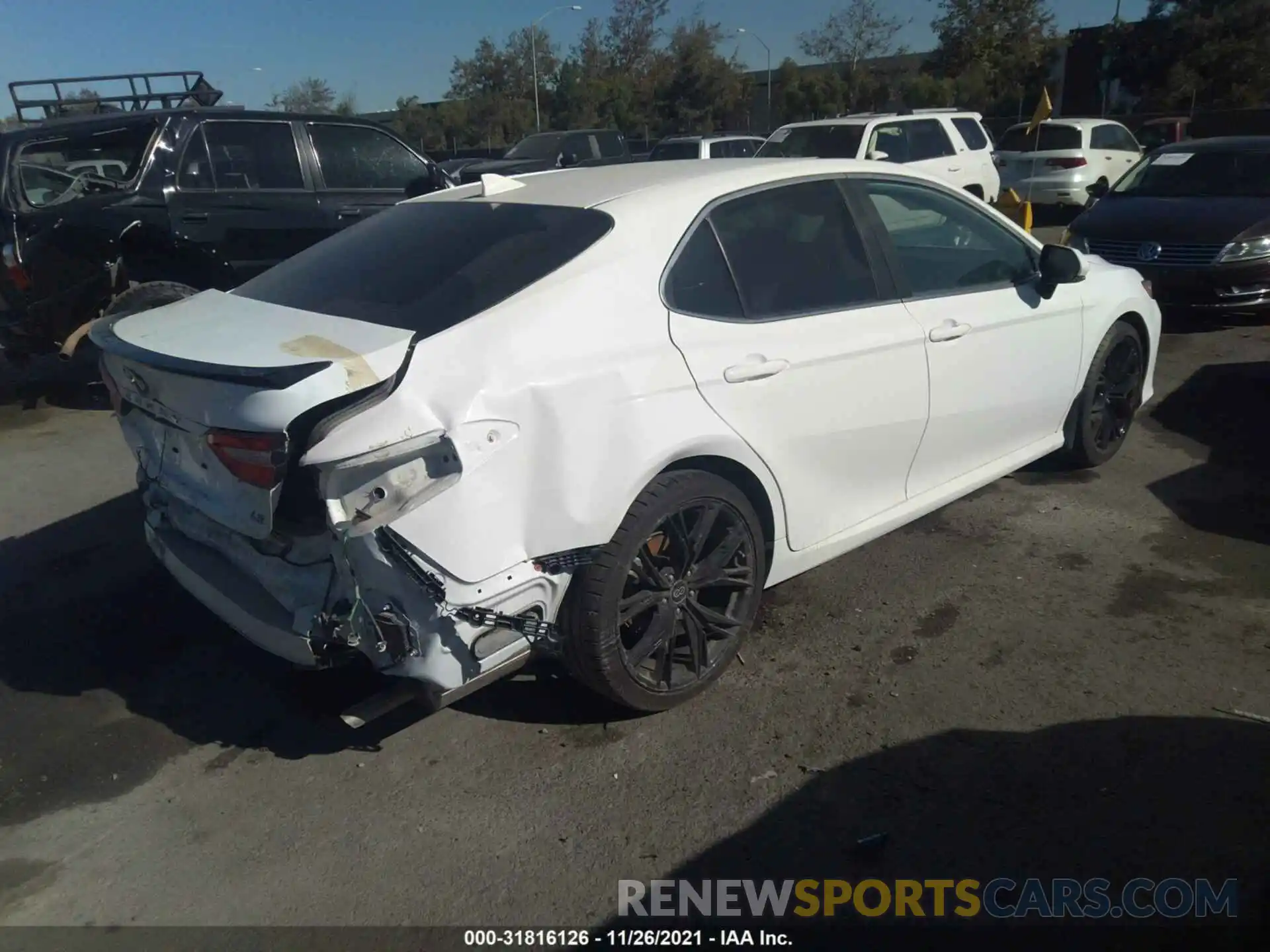 4 Photograph of a damaged car 4T1L11AK3LU939393 TOYOTA CAMRY 2020