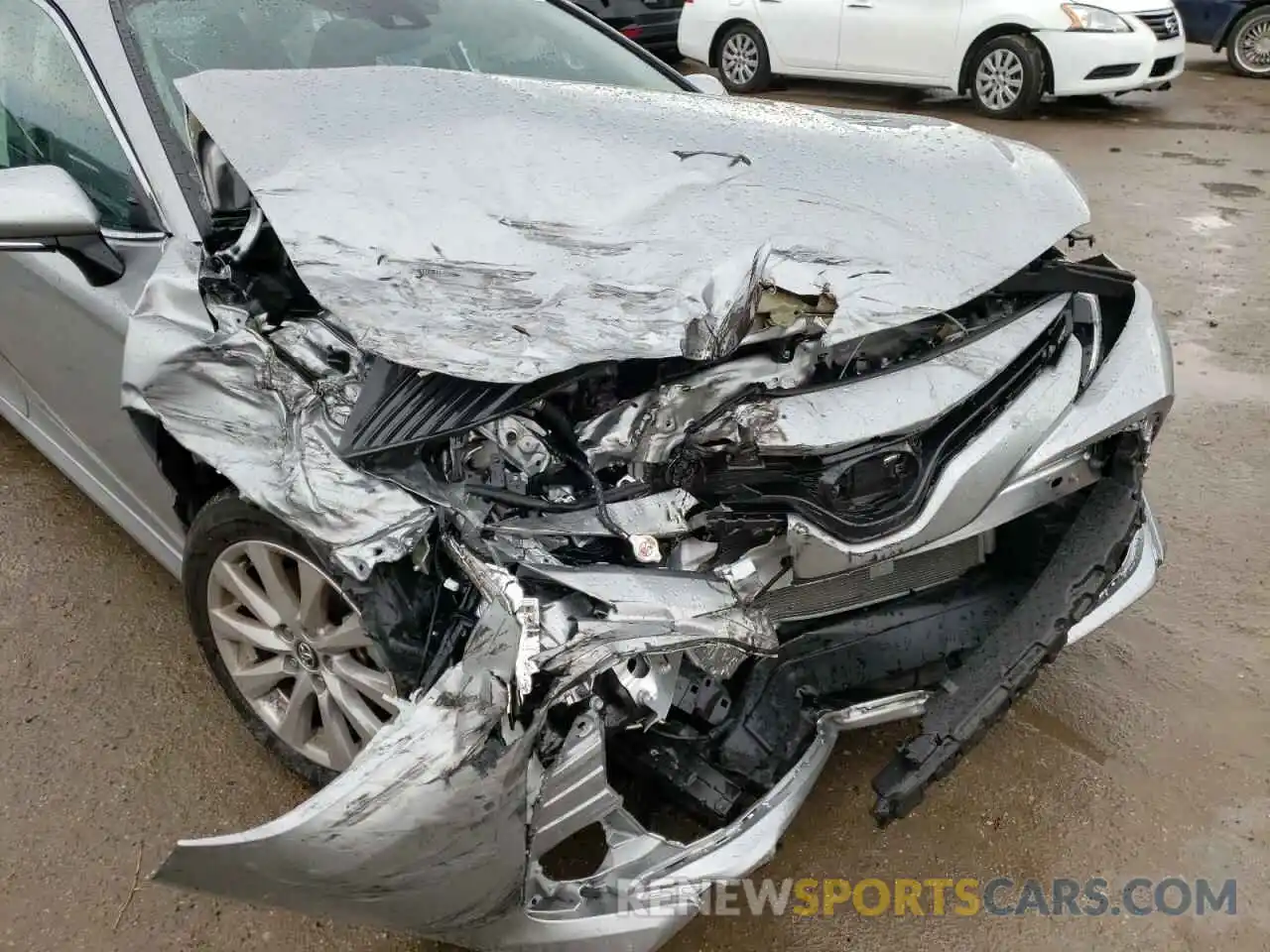 9 Photograph of a damaged car 4T1L11AK3LU940625 TOYOTA CAMRY 2020