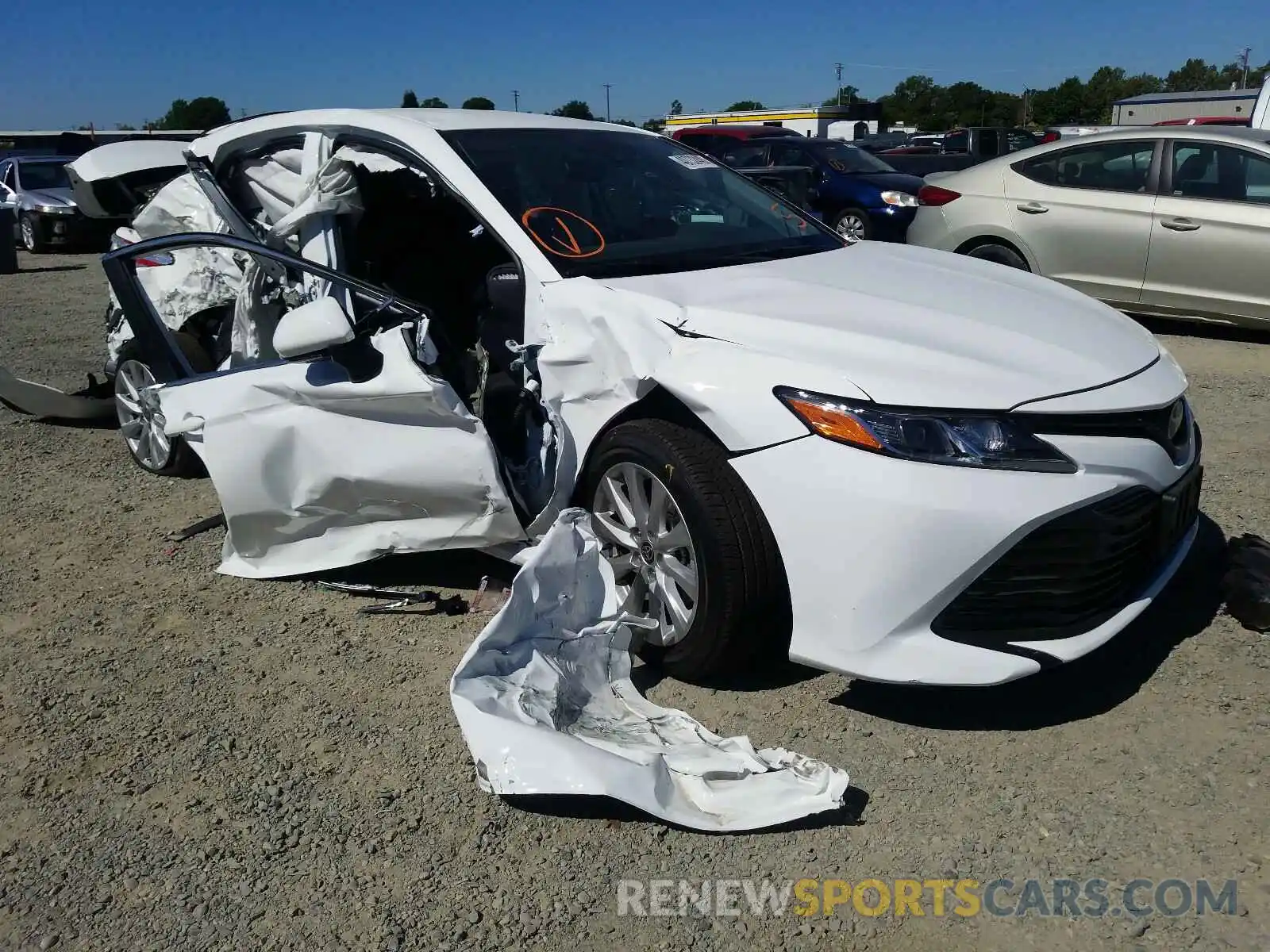 1 Photograph of a damaged car 4T1L11AK3LU947624 TOYOTA CAMRY 2020