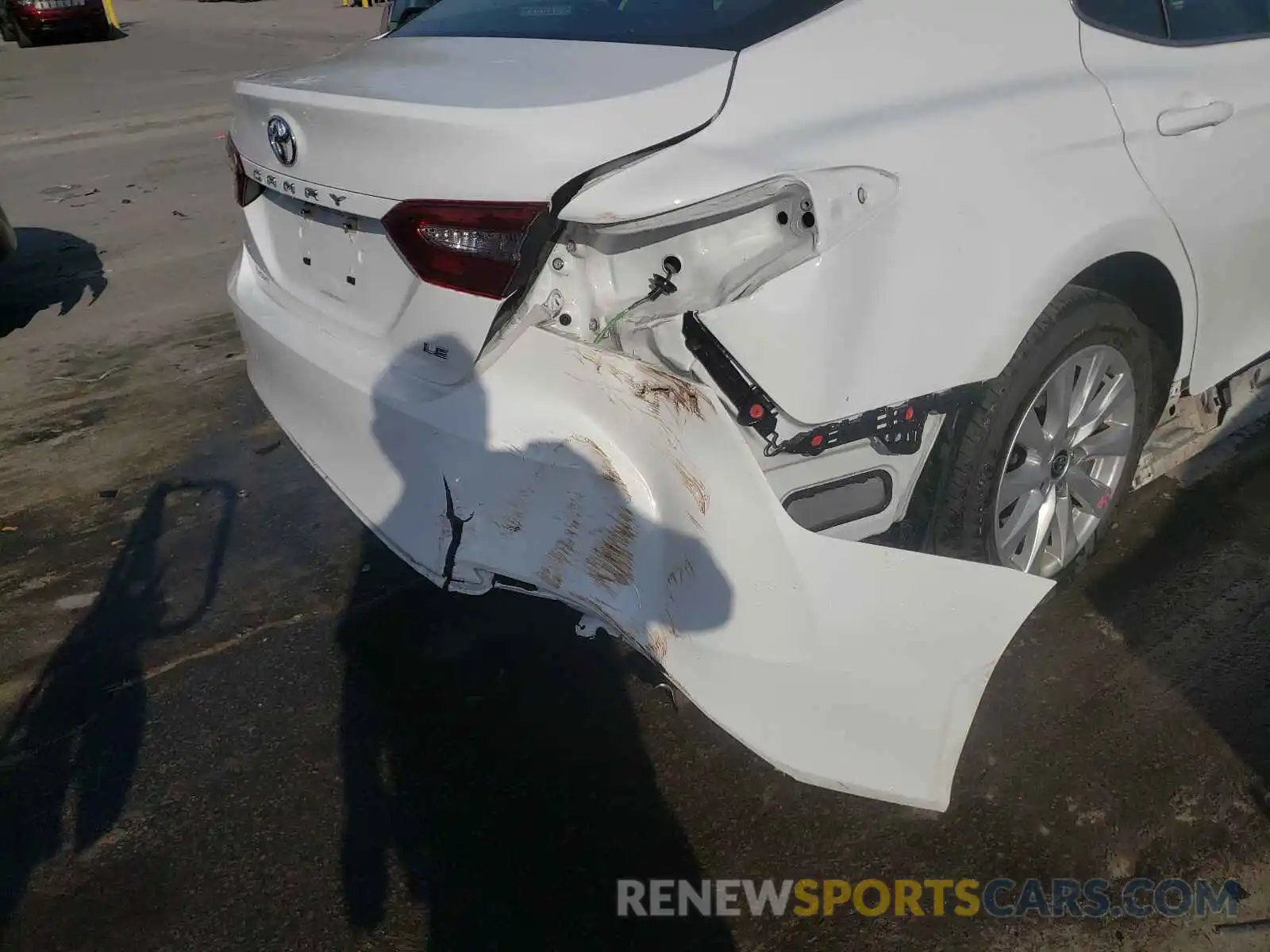 9 Photograph of a damaged car 4T1L11AK3LU996032 TOYOTA CAMRY 2020