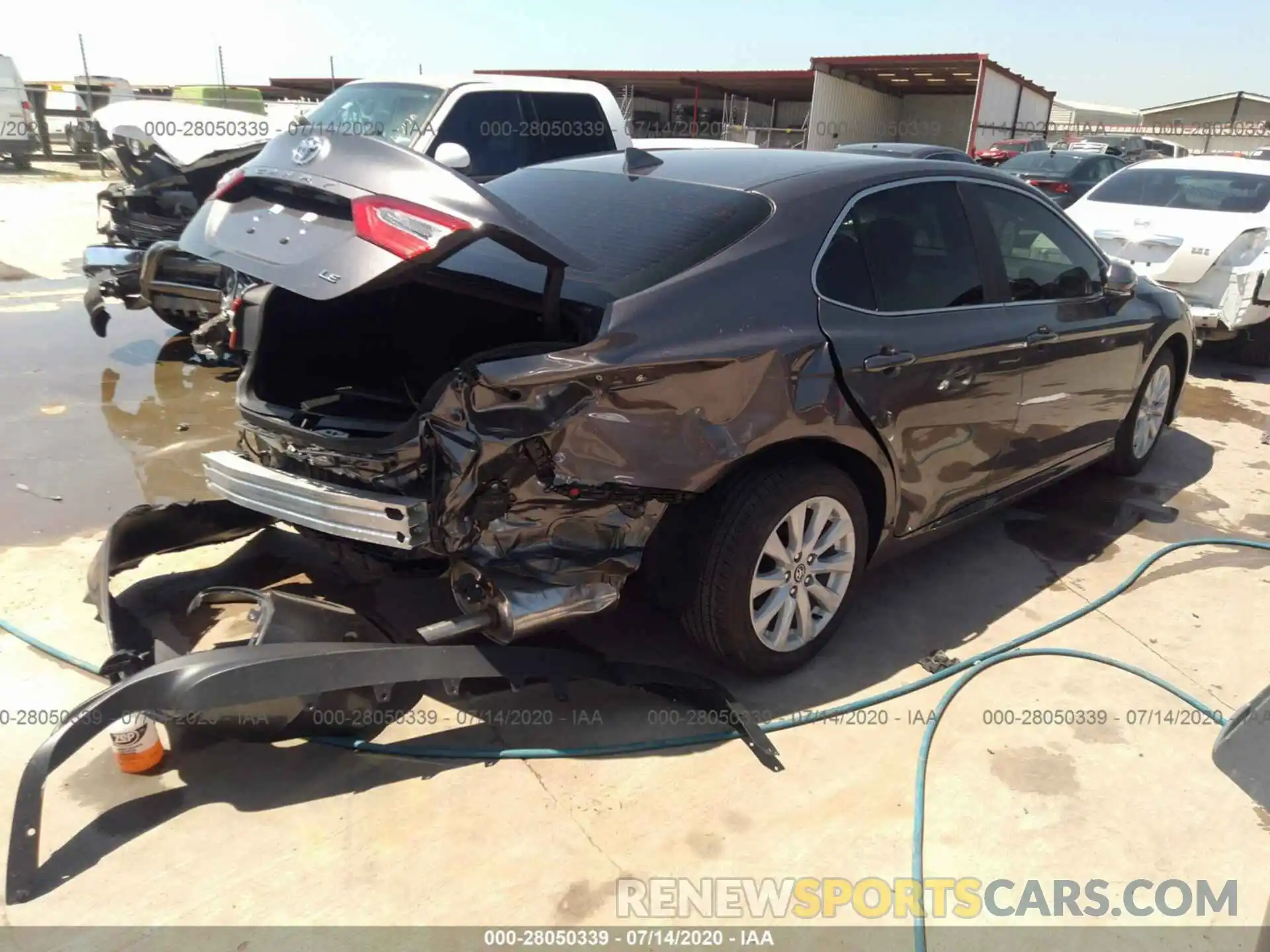 4 Photograph of a damaged car 4T1L11AK4LU862601 TOYOTA CAMRY 2020