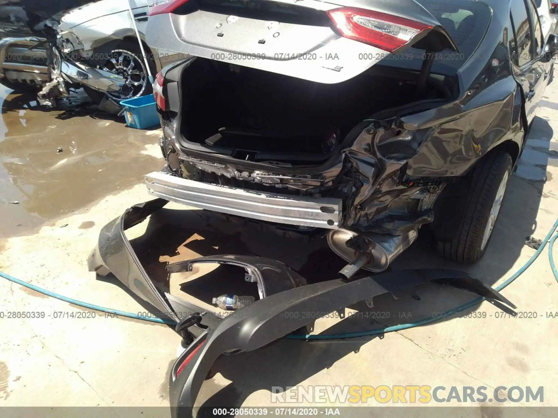 6 Photograph of a damaged car 4T1L11AK4LU862601 TOYOTA CAMRY 2020