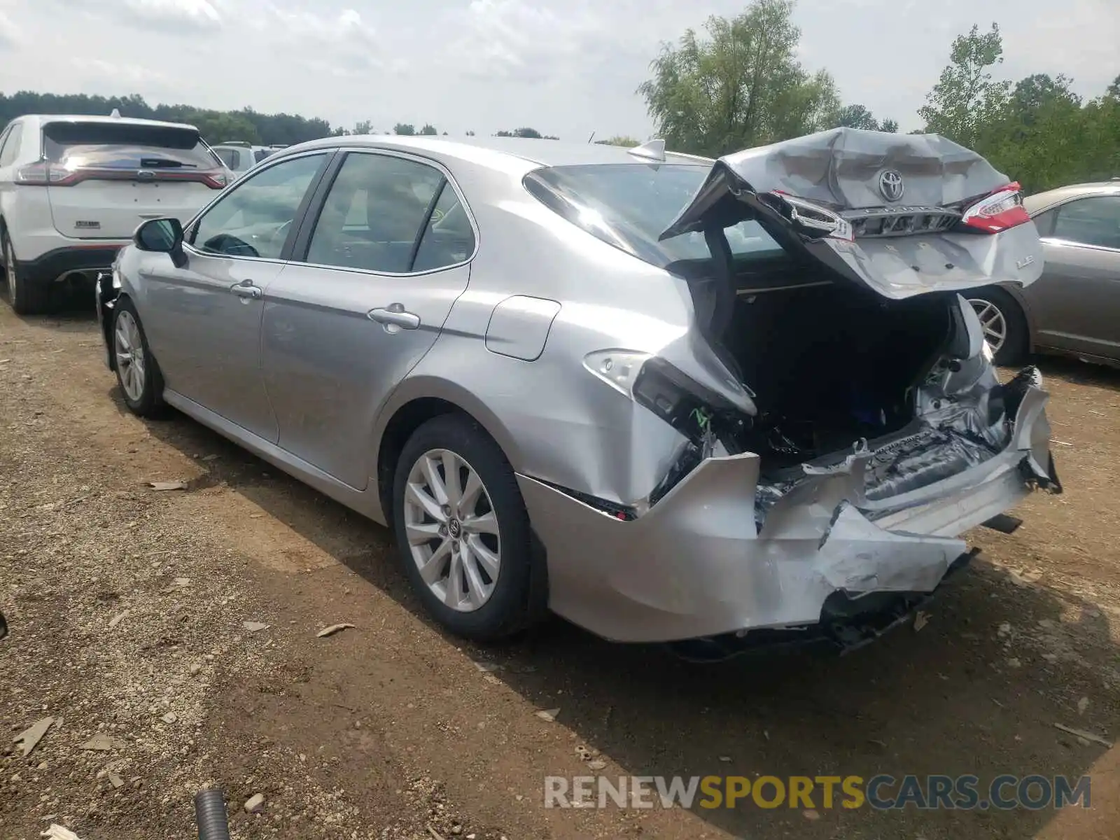 3 Photograph of a damaged car 4T1L11AK4LU865806 TOYOTA CAMRY 2020