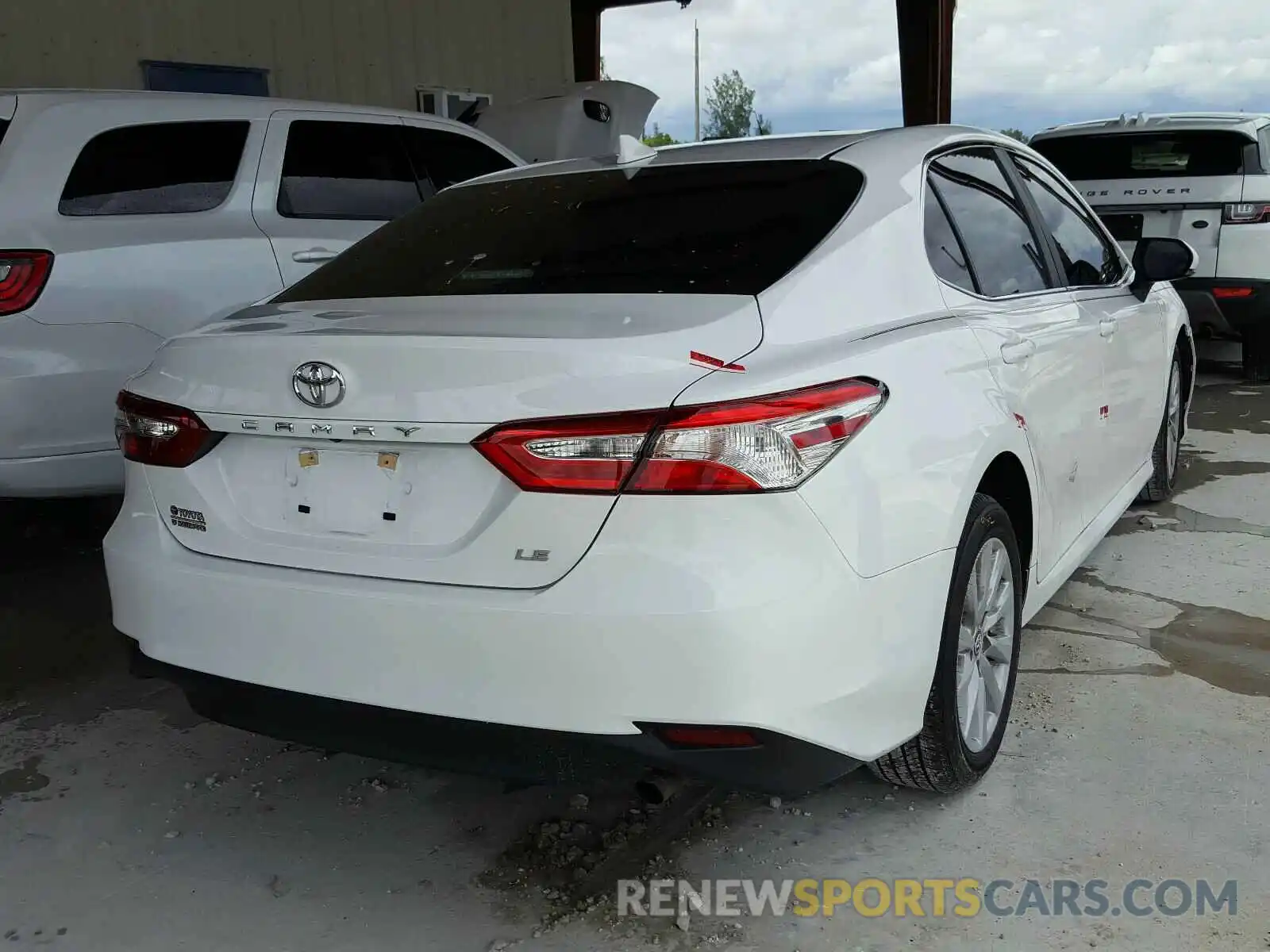 4 Photograph of a damaged car 4T1L11AK4LU925504 TOYOTA CAMRY 2020