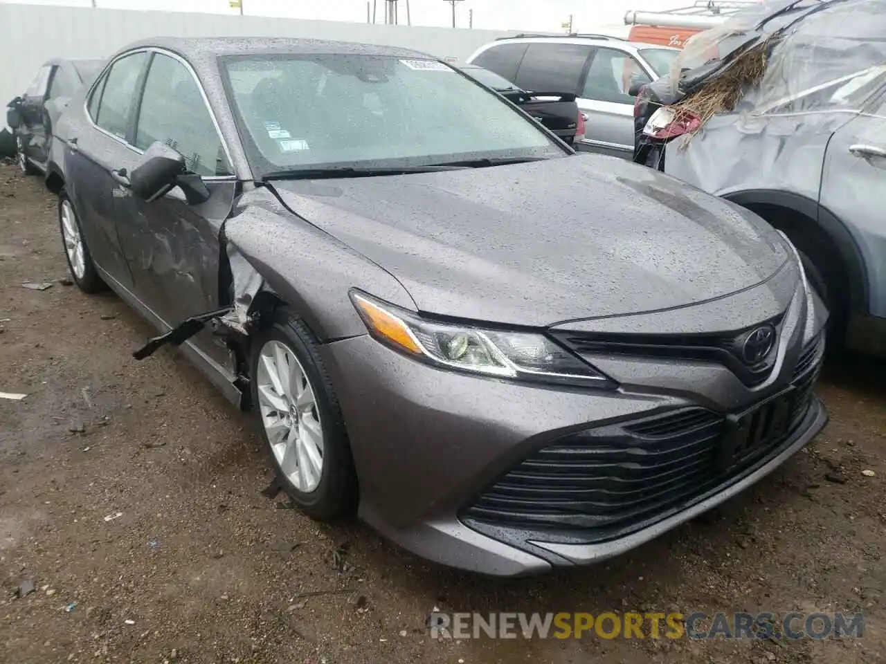 1 Photograph of a damaged car 4T1L11AK4LU926183 TOYOTA CAMRY 2020