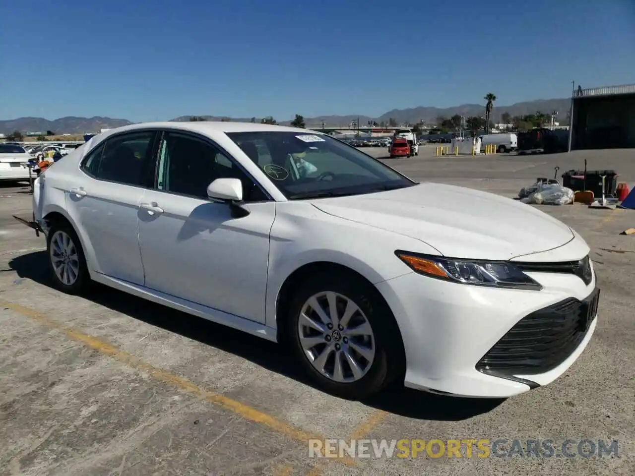 1 Photograph of a damaged car 4T1L11AK4LU984746 TOYOTA CAMRY 2020