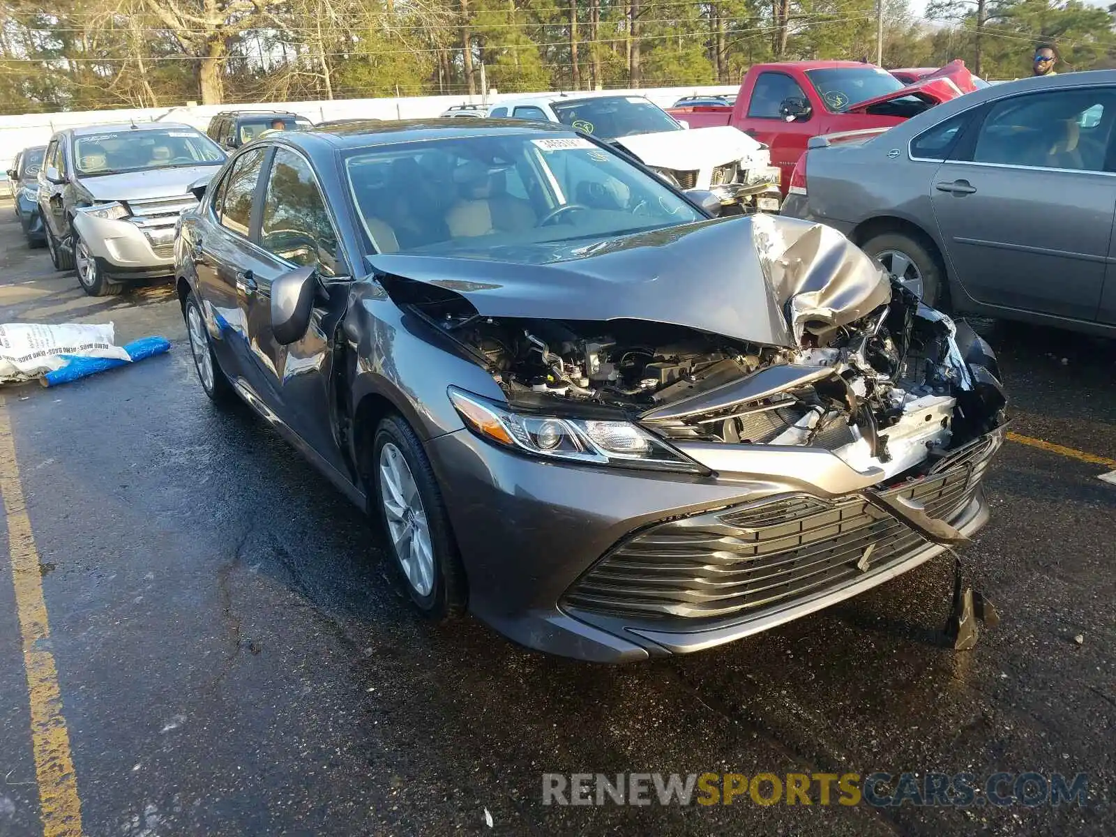 1 Photograph of a damaged car 4T1L11AK5LU321864 TOYOTA CAMRY 2020