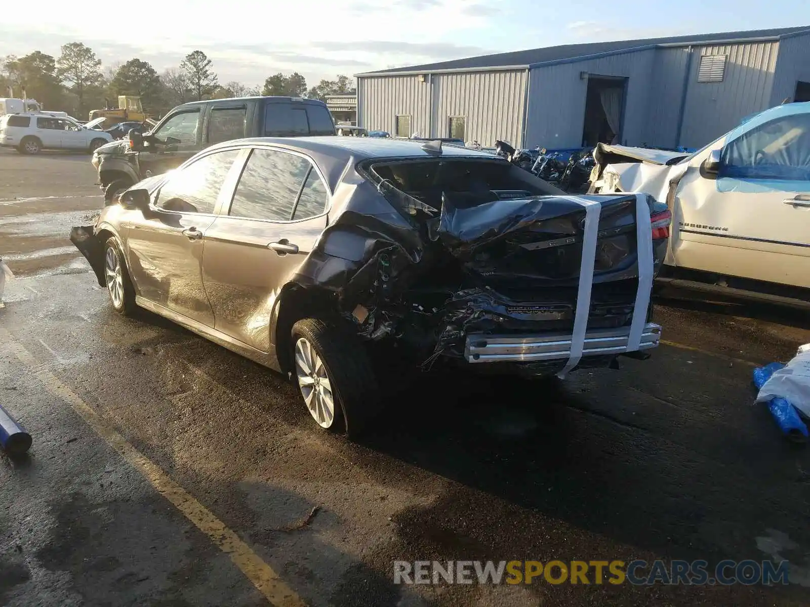 3 Photograph of a damaged car 4T1L11AK5LU321864 TOYOTA CAMRY 2020