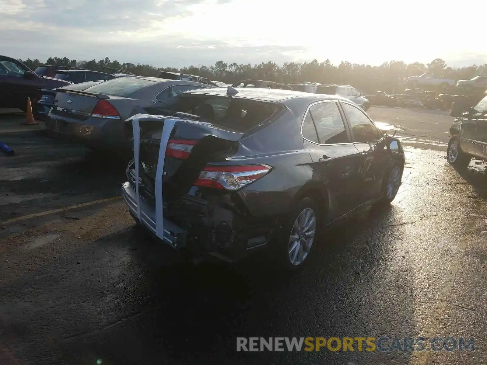 4 Photograph of a damaged car 4T1L11AK5LU321864 TOYOTA CAMRY 2020