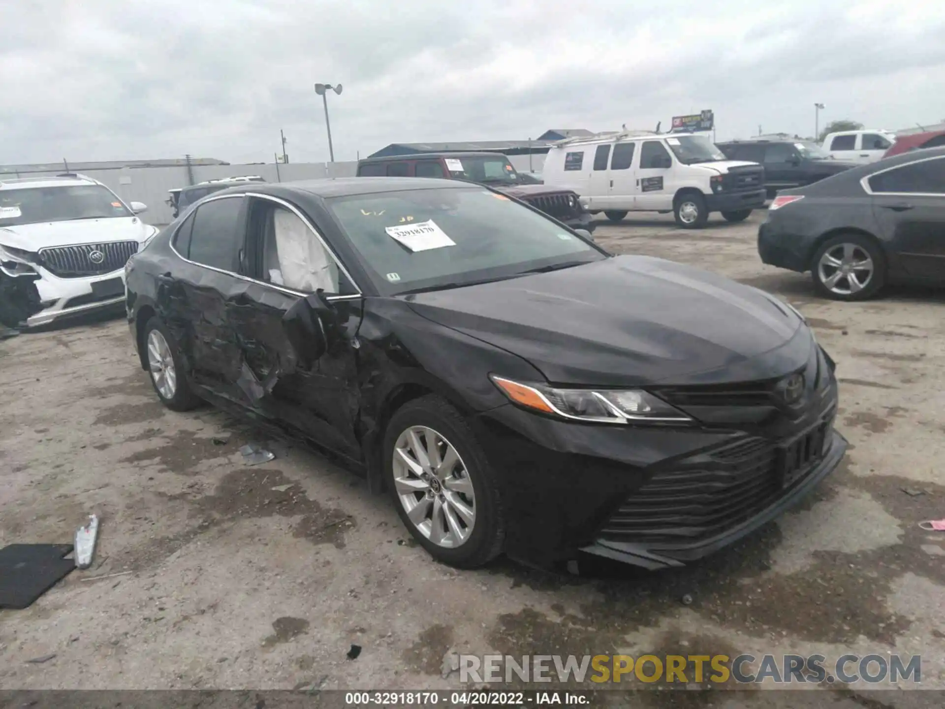 1 Photograph of a damaged car 4T1L11AK5LU392076 TOYOTA CAMRY 2020