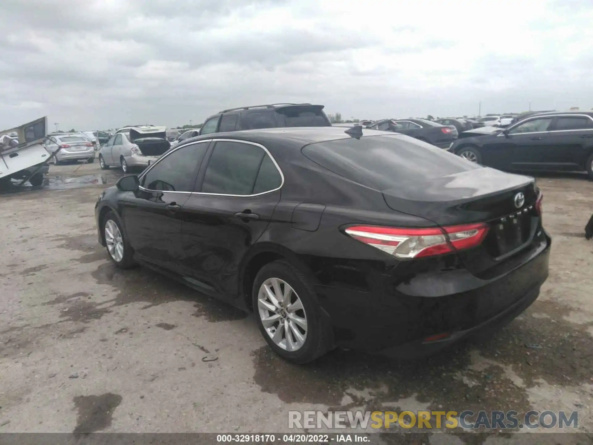 3 Photograph of a damaged car 4T1L11AK5LU392076 TOYOTA CAMRY 2020