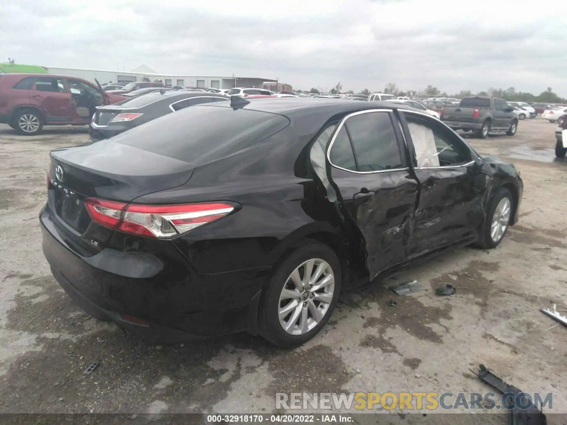 4 Photograph of a damaged car 4T1L11AK5LU392076 TOYOTA CAMRY 2020