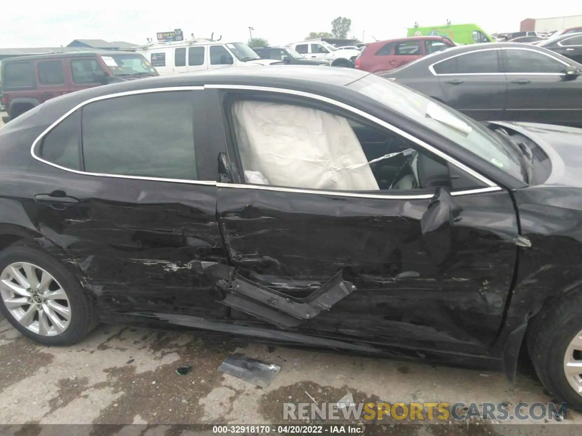 6 Photograph of a damaged car 4T1L11AK5LU392076 TOYOTA CAMRY 2020