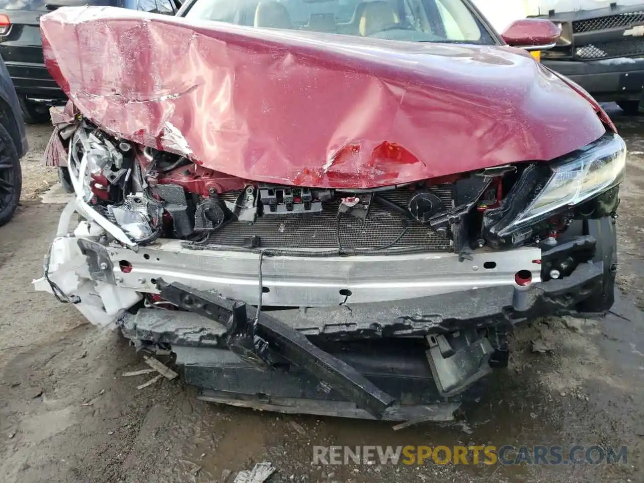 9 Photograph of a damaged car 4T1L11AK5LU400130 TOYOTA CAMRY 2020