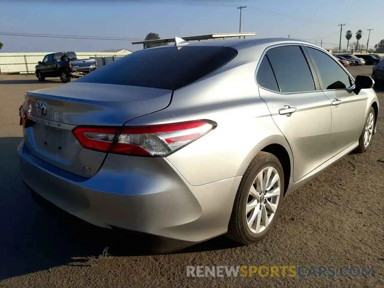 4 Photograph of a damaged car 4T1L11AK5LU873140 TOYOTA CAMRY 2020