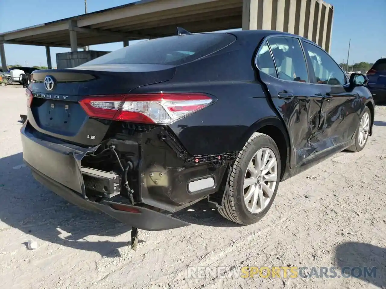 4 Photograph of a damaged car 4T1L11AK5LU912406 TOYOTA CAMRY 2020