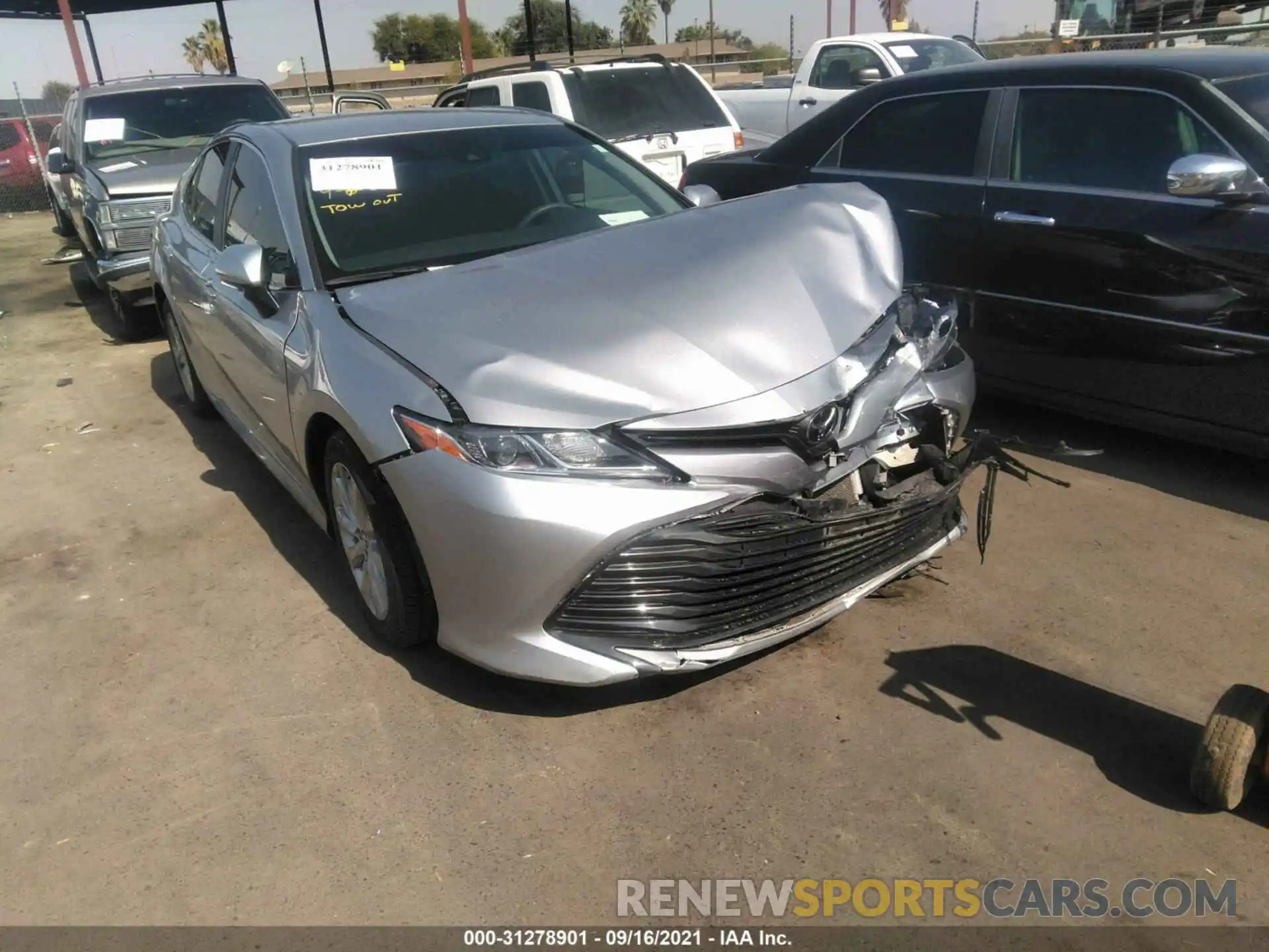 1 Photograph of a damaged car 4T1L11AK5LU925950 TOYOTA CAMRY 2020