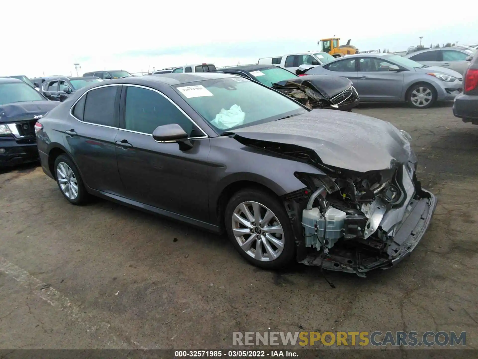 1 Photograph of a damaged car 4T1L11AK5LU947656 TOYOTA CAMRY 2020