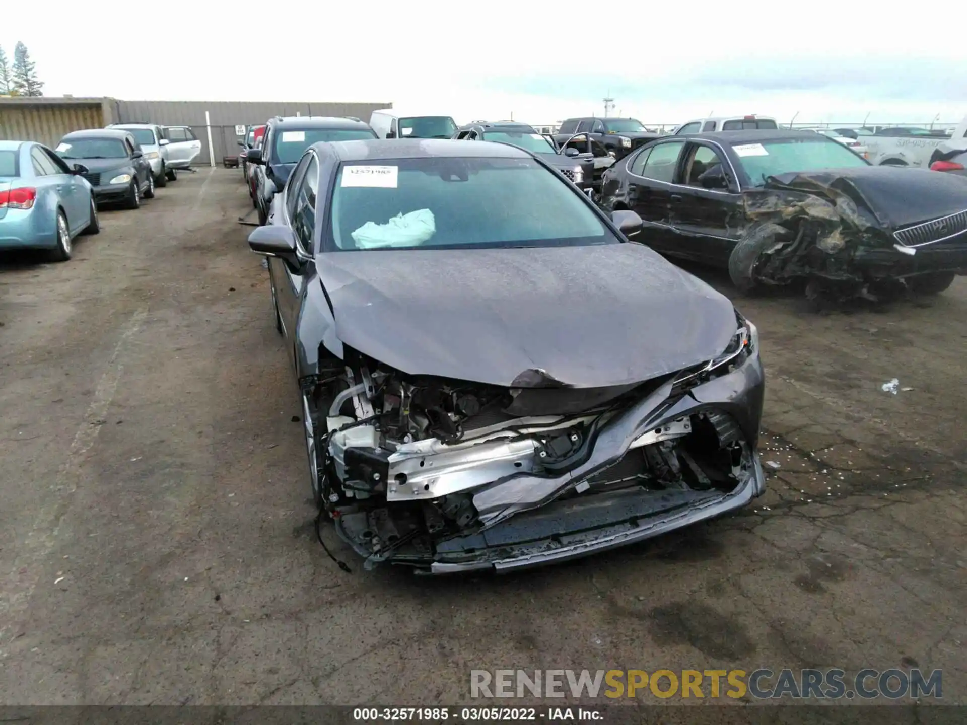 6 Photograph of a damaged car 4T1L11AK5LU947656 TOYOTA CAMRY 2020