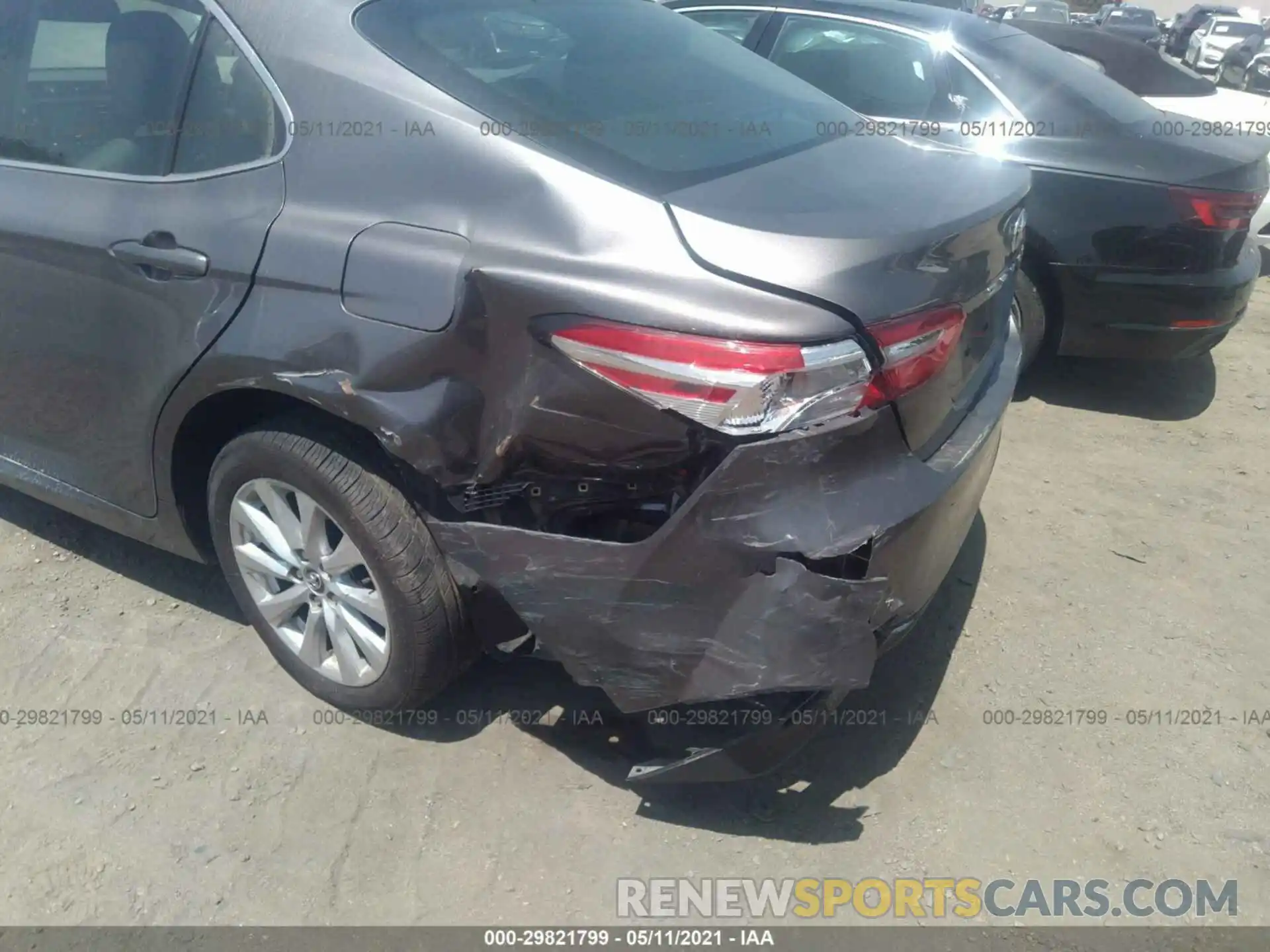 6 Photograph of a damaged car 4T1L11AK6LU320772 TOYOTA CAMRY 2020