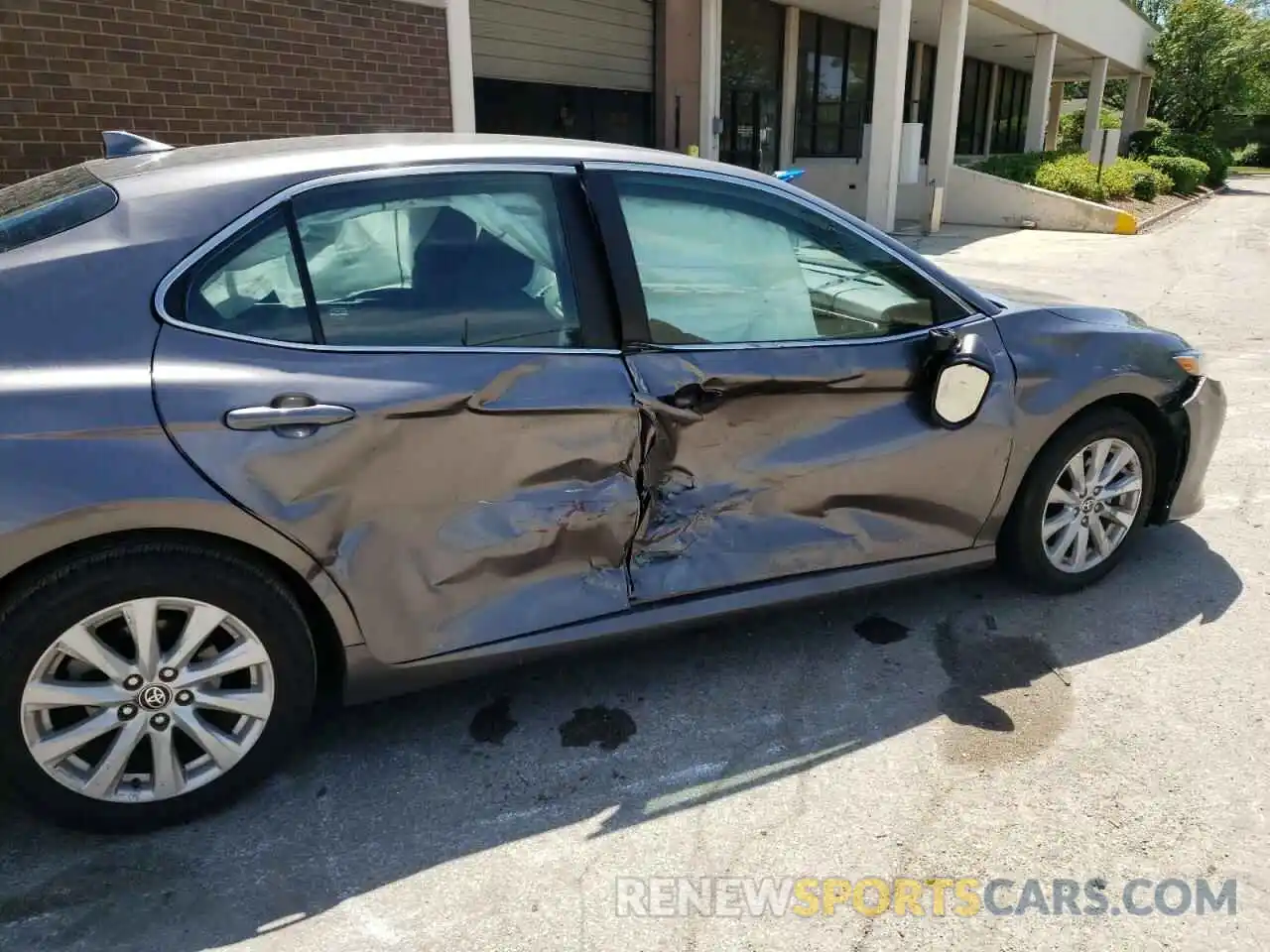 9 Photograph of a damaged car 4T1L11AK6LU389915 TOYOTA CAMRY 2020