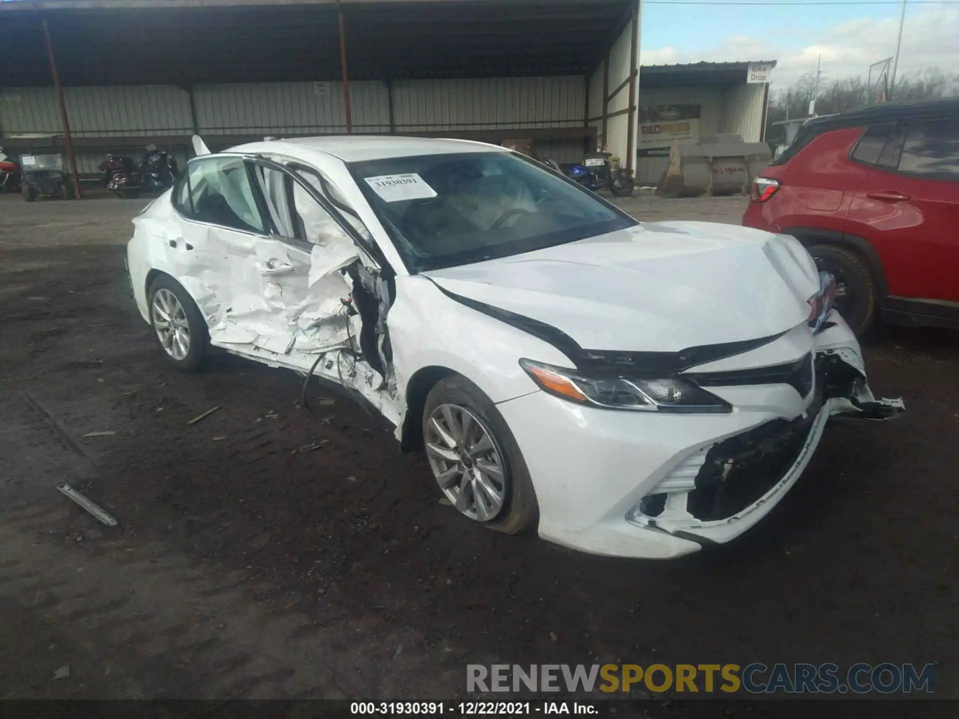 1 Photograph of a damaged car 4T1L11AK6LU400539 TOYOTA CAMRY 2020