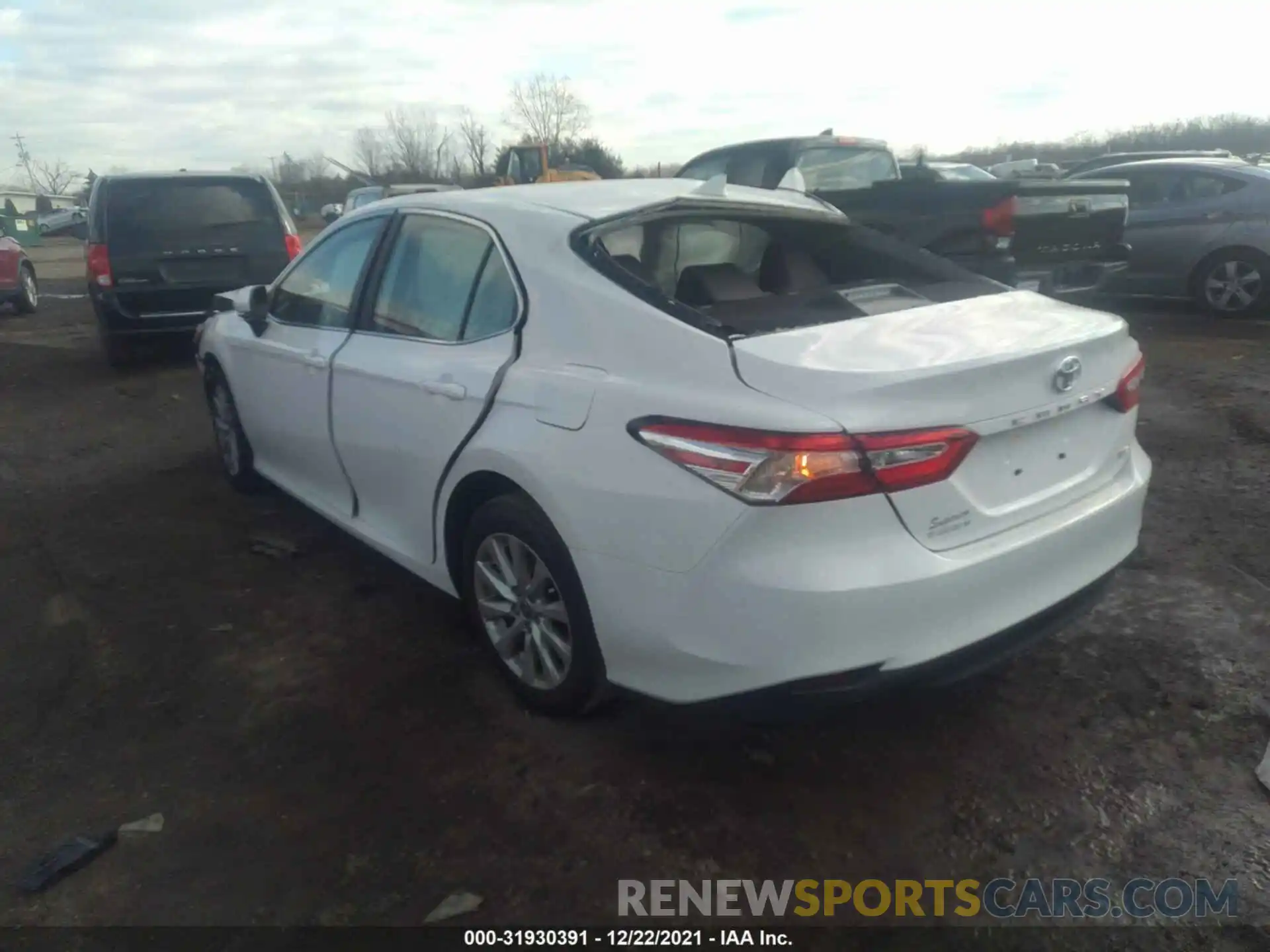 3 Photograph of a damaged car 4T1L11AK6LU400539 TOYOTA CAMRY 2020