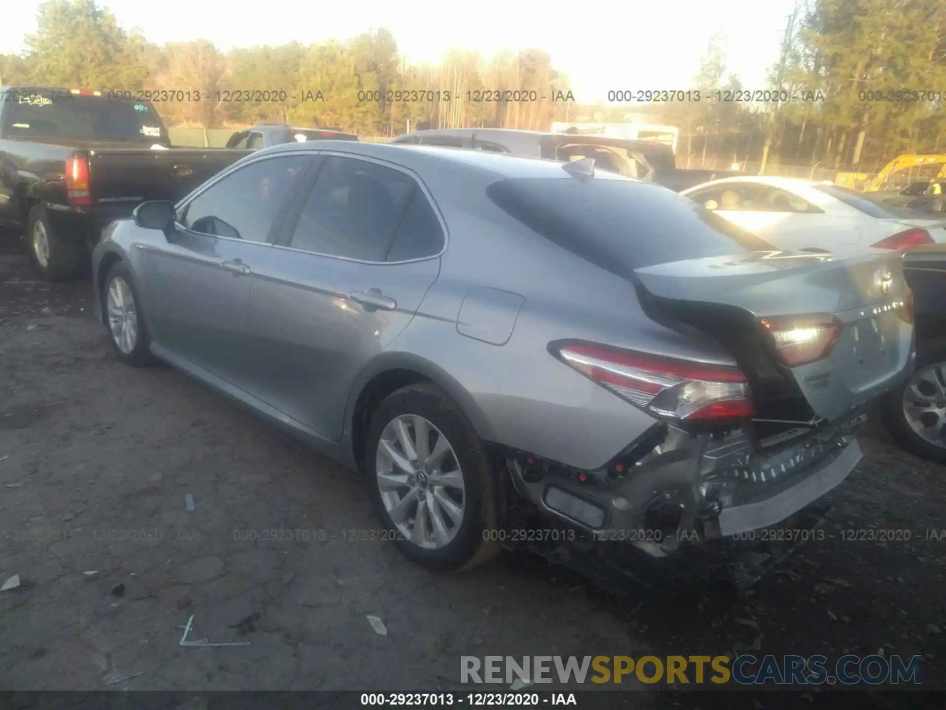 3 Photograph of a damaged car 4T1L11AK6LU910986 TOYOTA CAMRY 2020