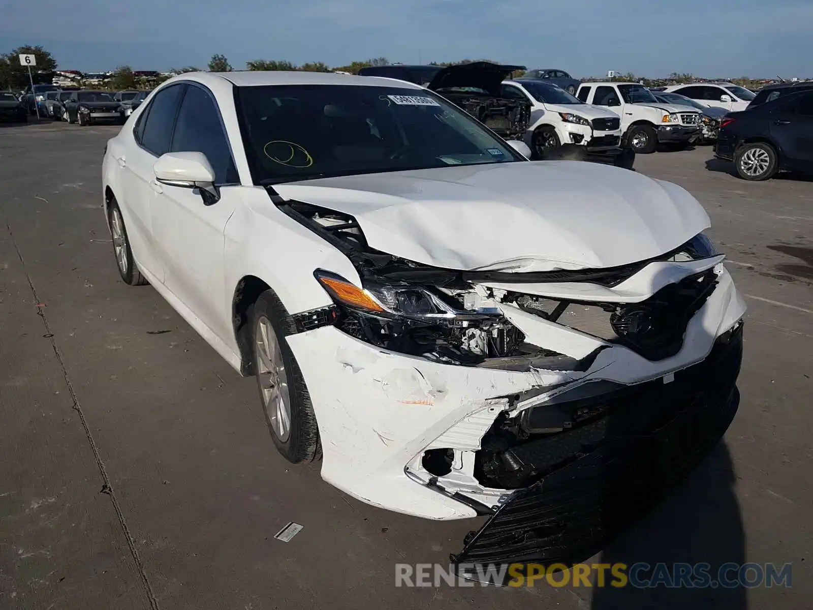 1 Photograph of a damaged car 4T1L11AK6LU933703 TOYOTA CAMRY 2020