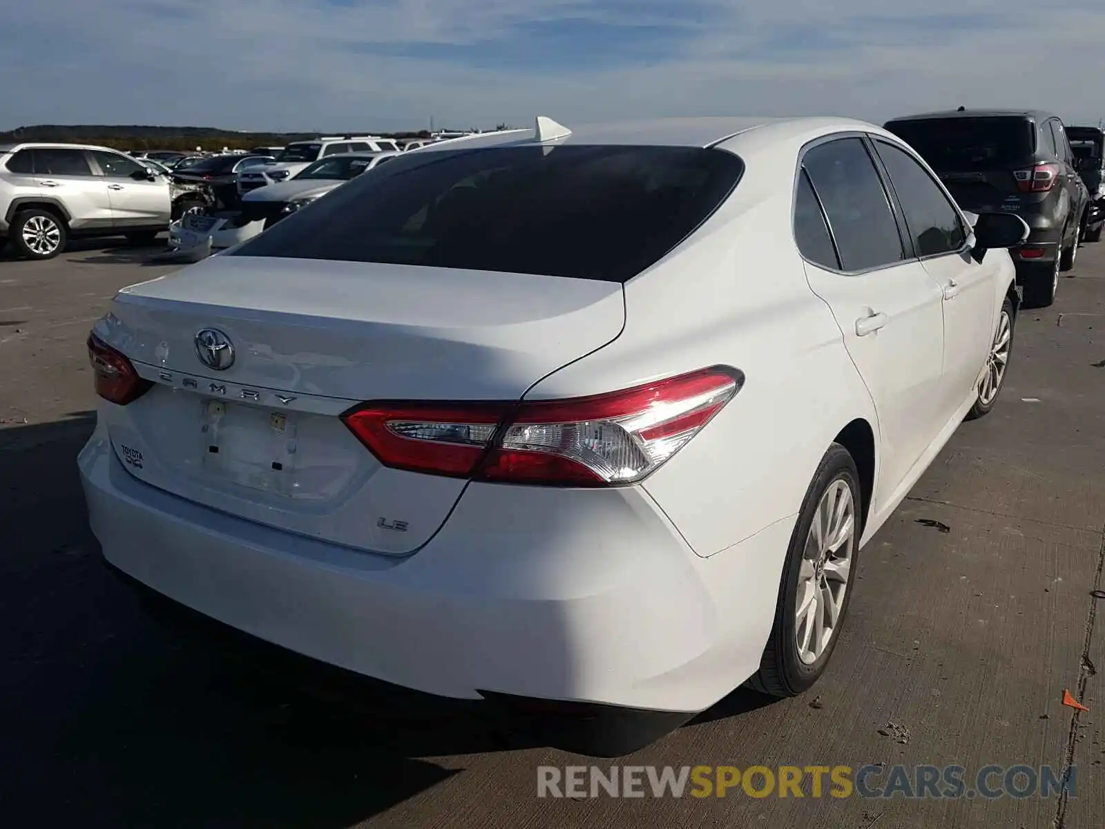 4 Photograph of a damaged car 4T1L11AK6LU933703 TOYOTA CAMRY 2020