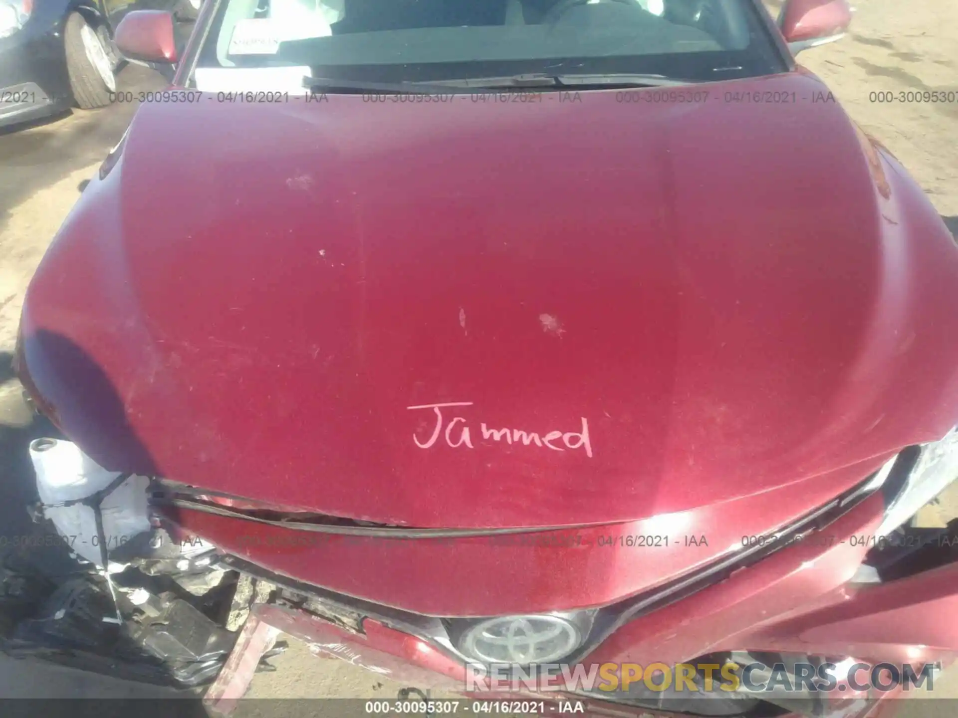 10 Photograph of a damaged car 4T1L11AK6LU949996 TOYOTA CAMRY 2020
