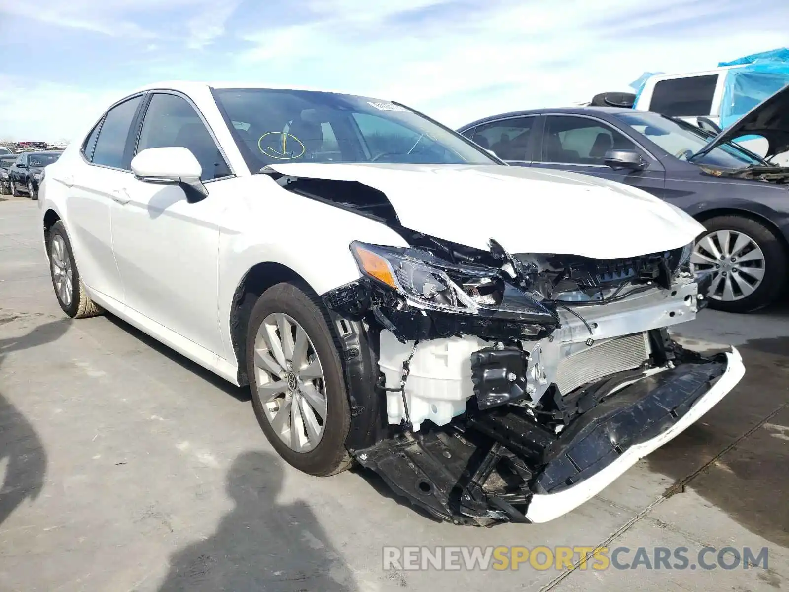 1 Photograph of a damaged car 4T1L11AK6LU976518 TOYOTA CAMRY 2020