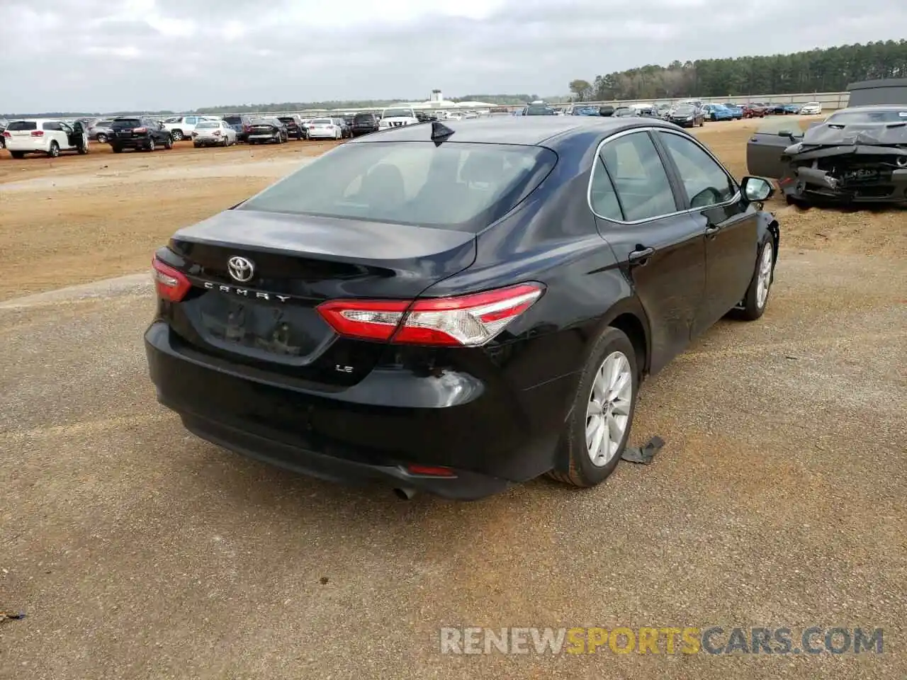 4 Photograph of a damaged car 4T1L11AK6LU999393 TOYOTA CAMRY 2020