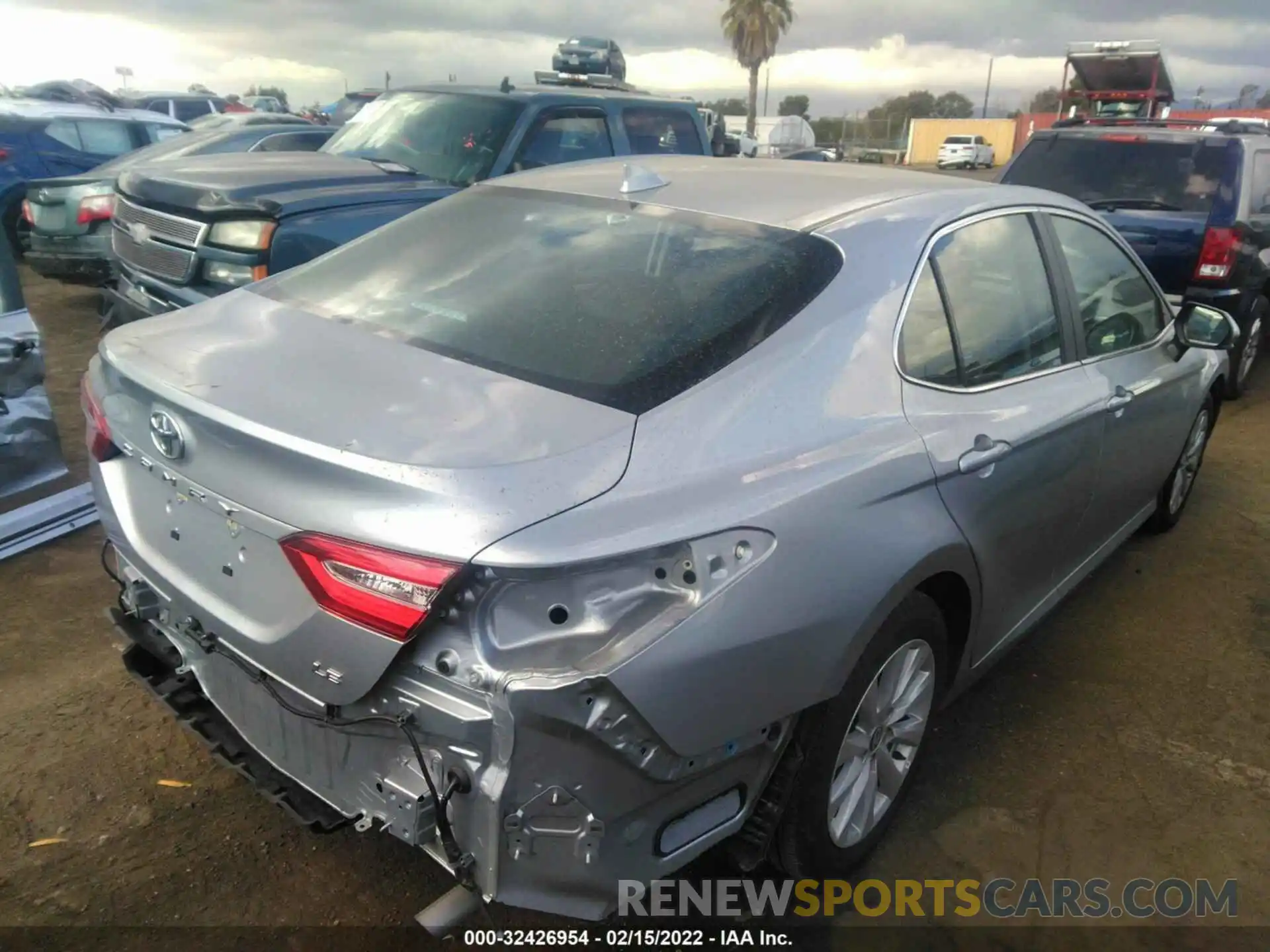 4 Photograph of a damaged car 4T1L11AK7LU386750 TOYOTA CAMRY 2020