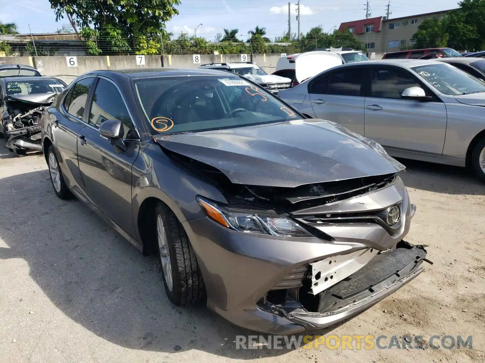 1 Photograph of a damaged car 4T1L11AK7LU505655 TOYOTA CAMRY 2020