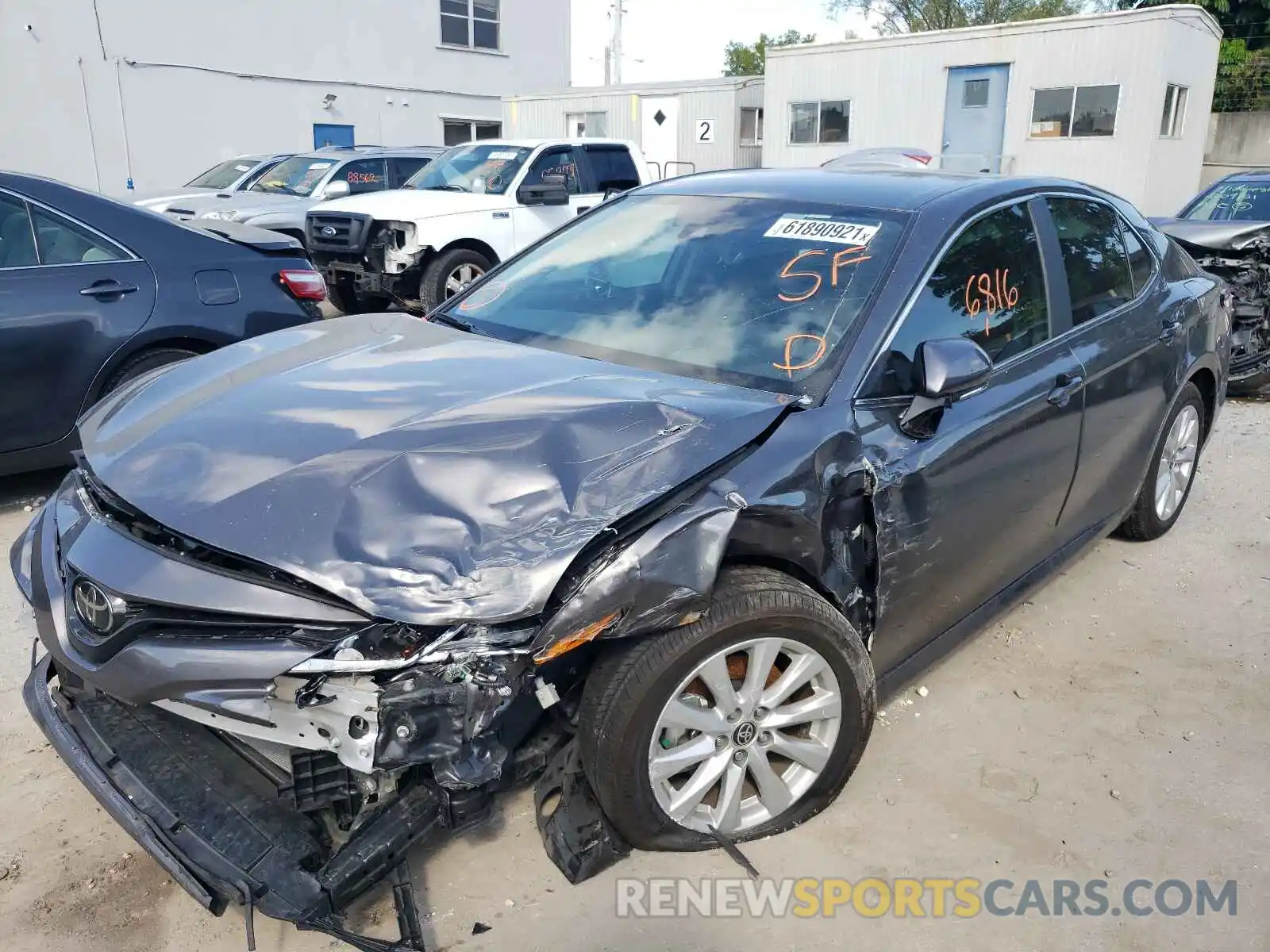 2 Photograph of a damaged car 4T1L11AK7LU505655 TOYOTA CAMRY 2020