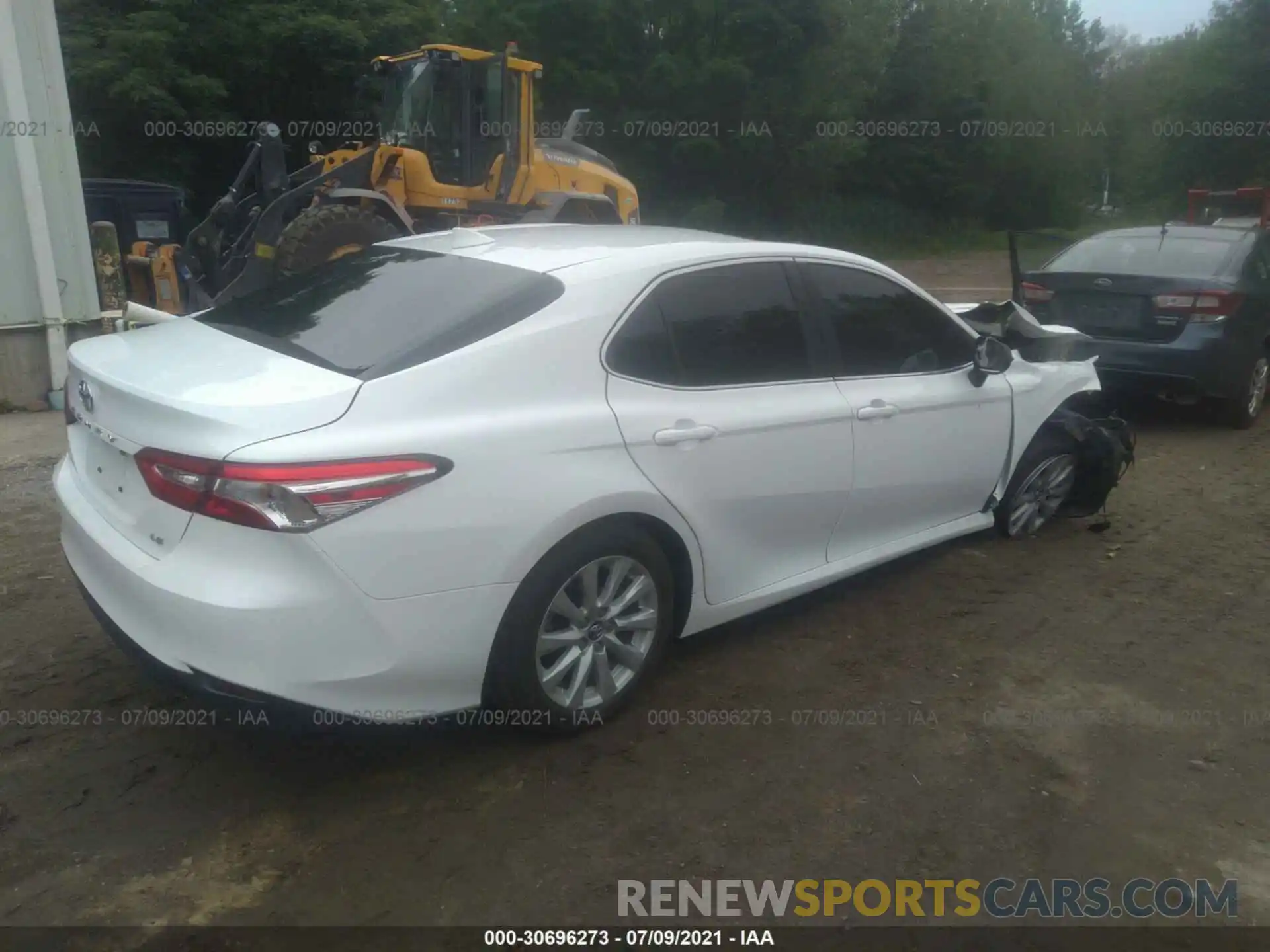 4 Photograph of a damaged car 4T1L11AK7LU865900 TOYOTA CAMRY 2020