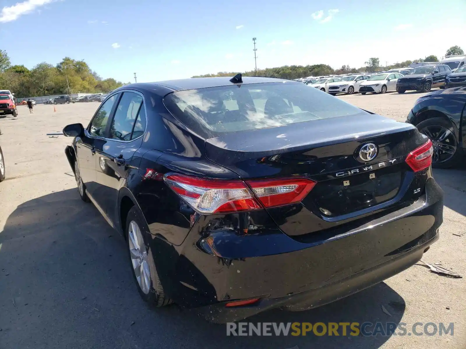 3 Photograph of a damaged car 4T1L11AK7LU883314 TOYOTA CAMRY 2020