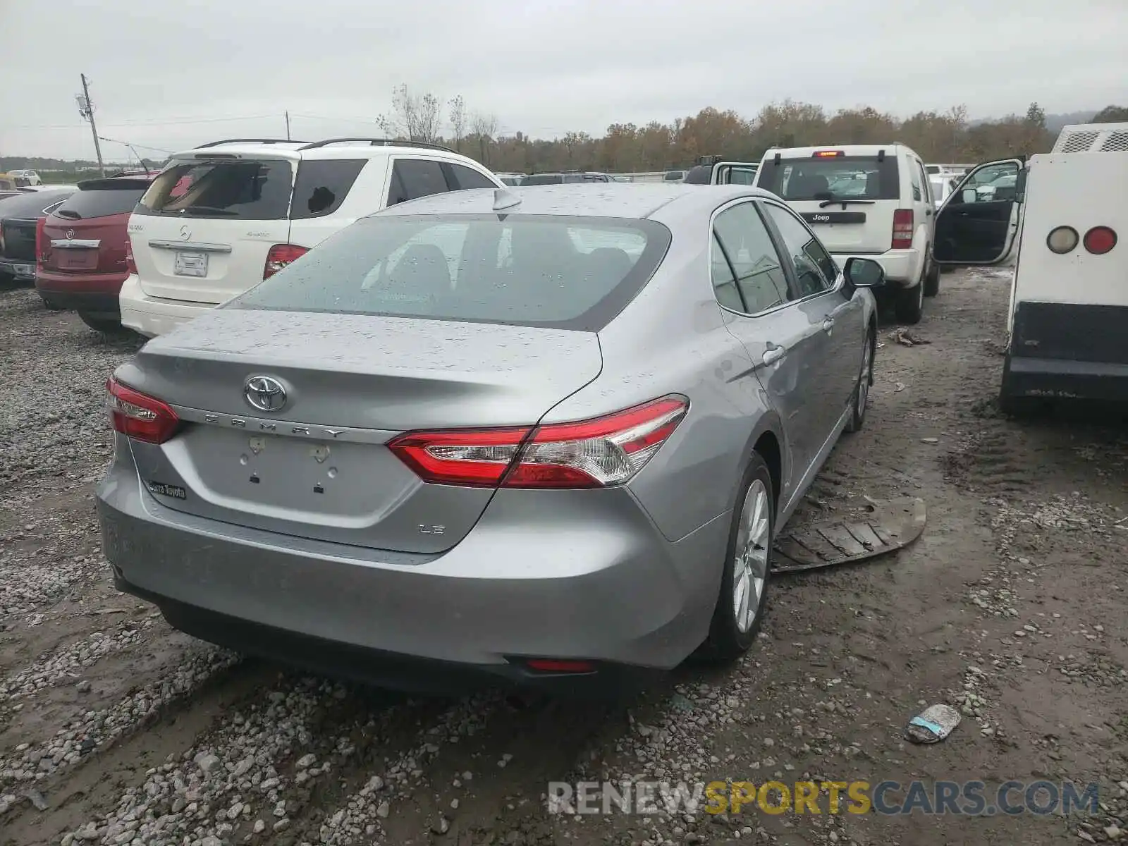 4 Photograph of a damaged car 4T1L11AK7LU921804 TOYOTA CAMRY 2020