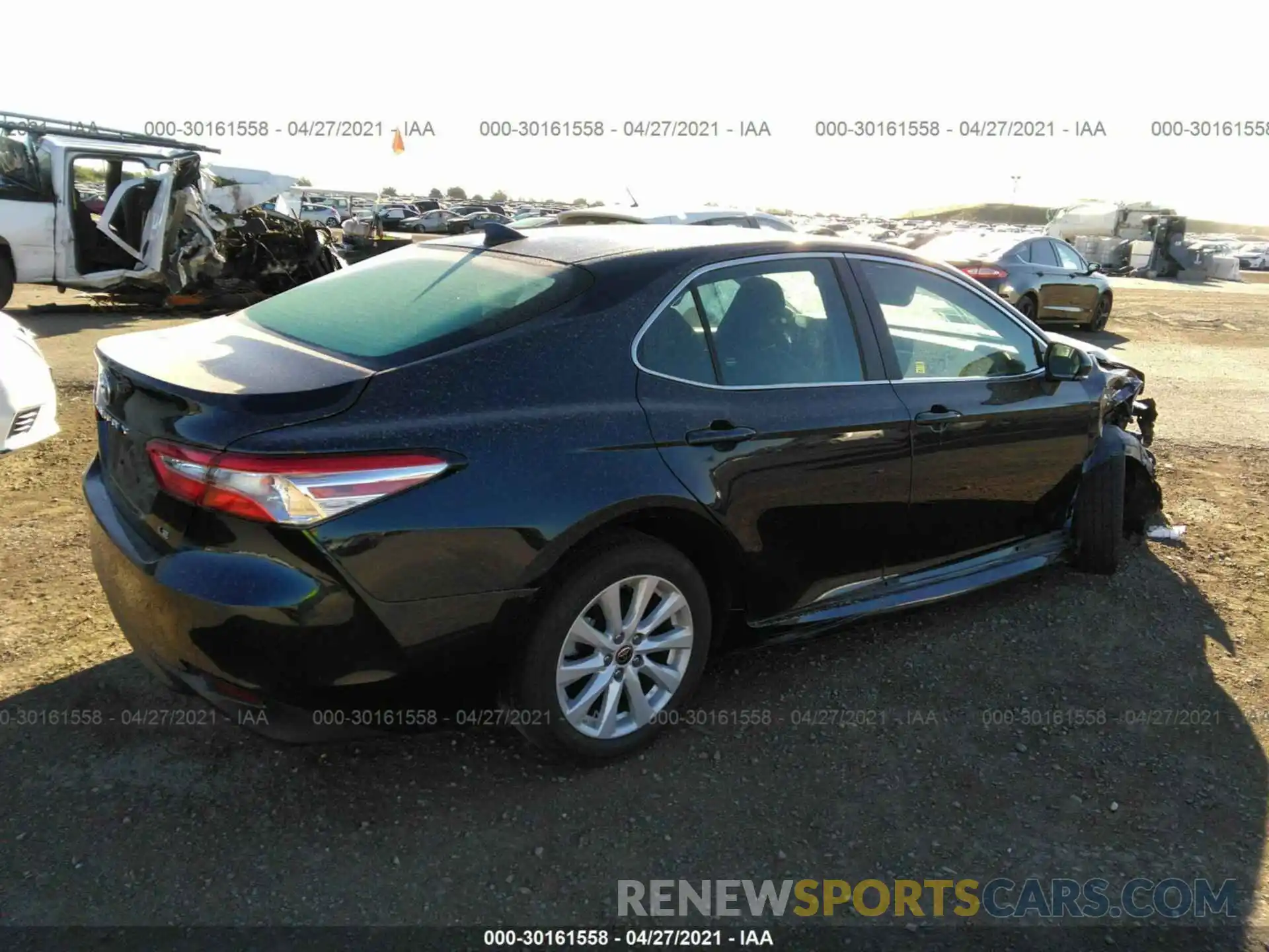 4 Photograph of a damaged car 4T1L11AK7LU950140 TOYOTA CAMRY 2020