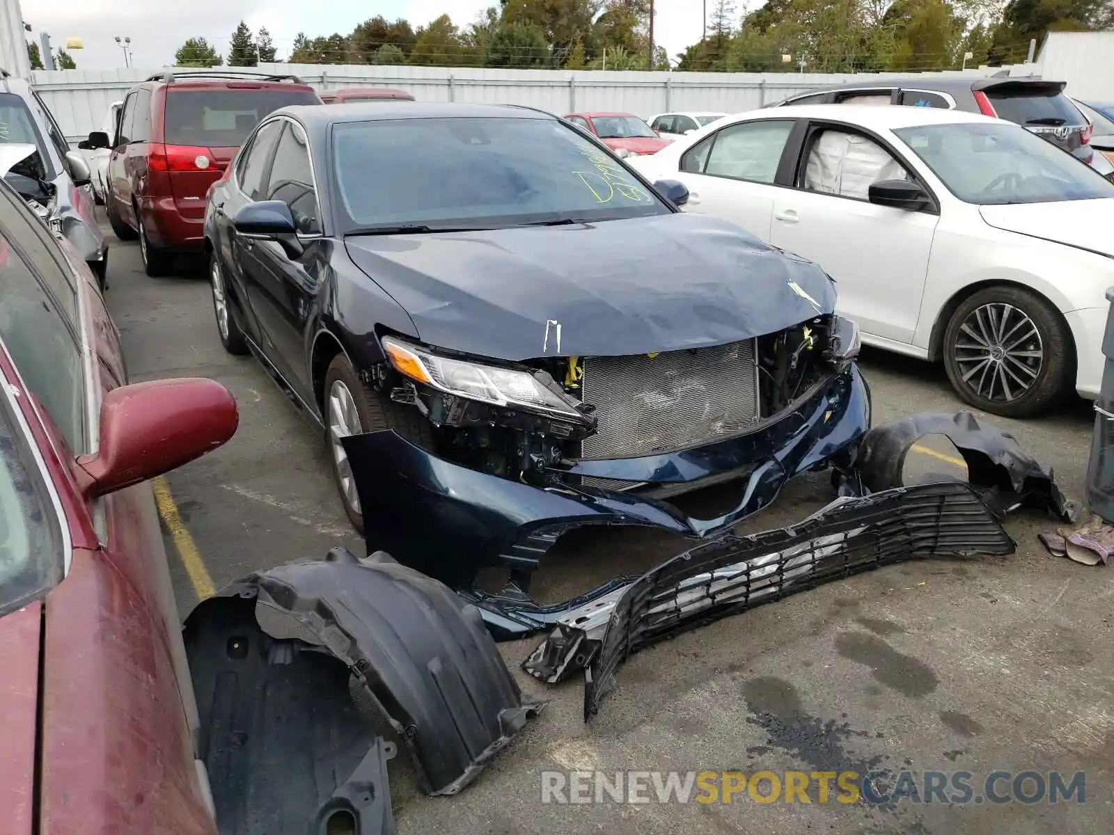 1 Photograph of a damaged car 4T1L11AK7LU953166 TOYOTA CAMRY 2020