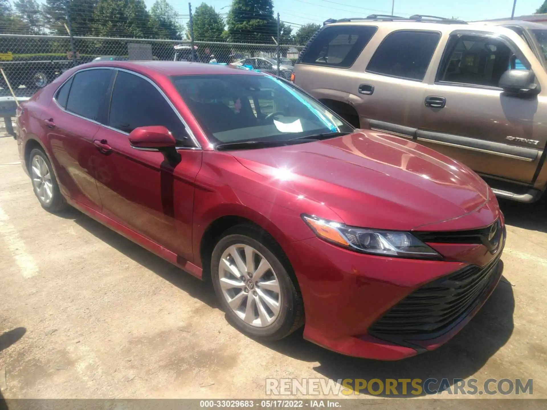 1 Photograph of a damaged car 4T1L11AK7LU995210 TOYOTA CAMRY 2020