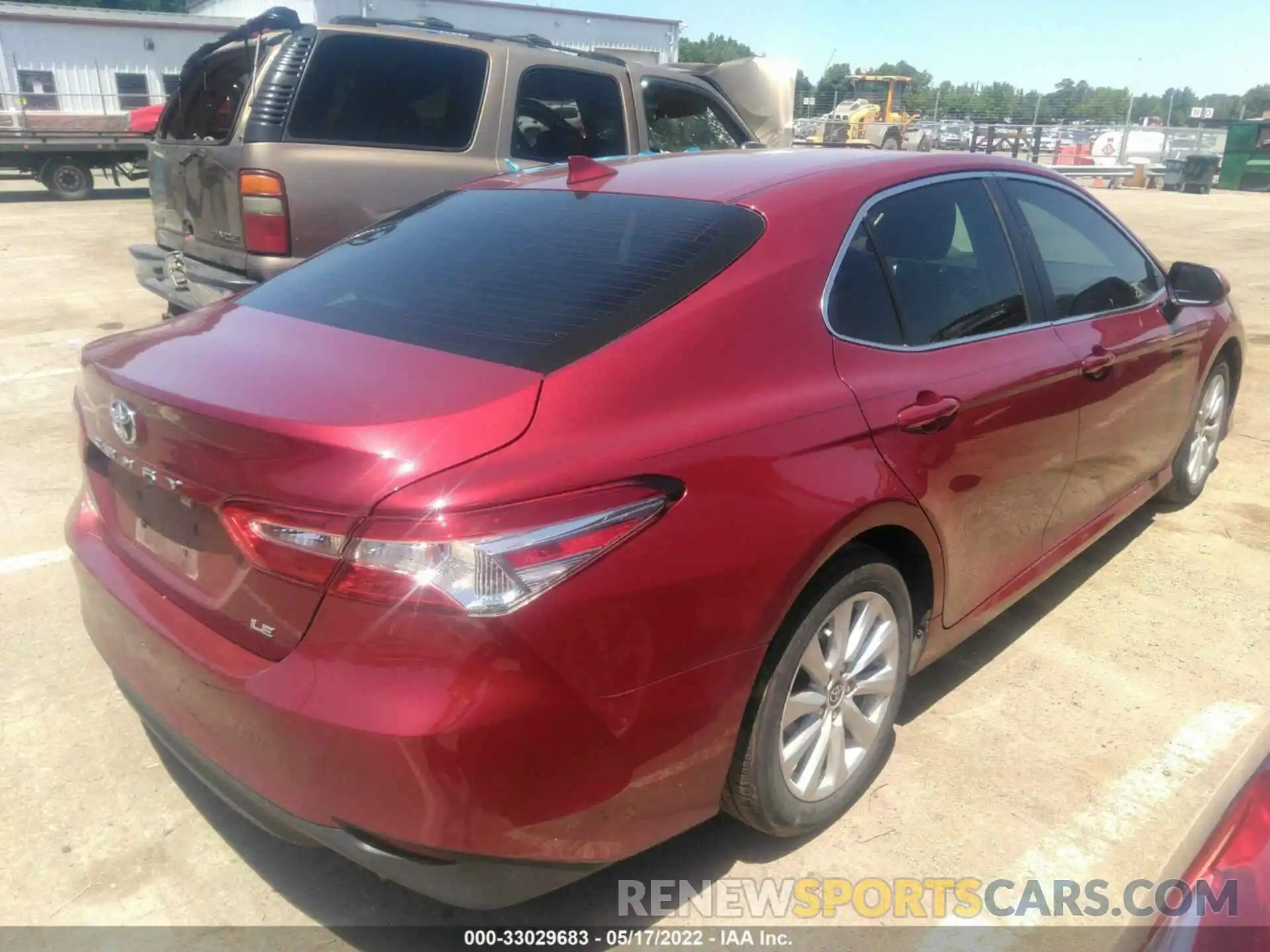 4 Photograph of a damaged car 4T1L11AK7LU995210 TOYOTA CAMRY 2020